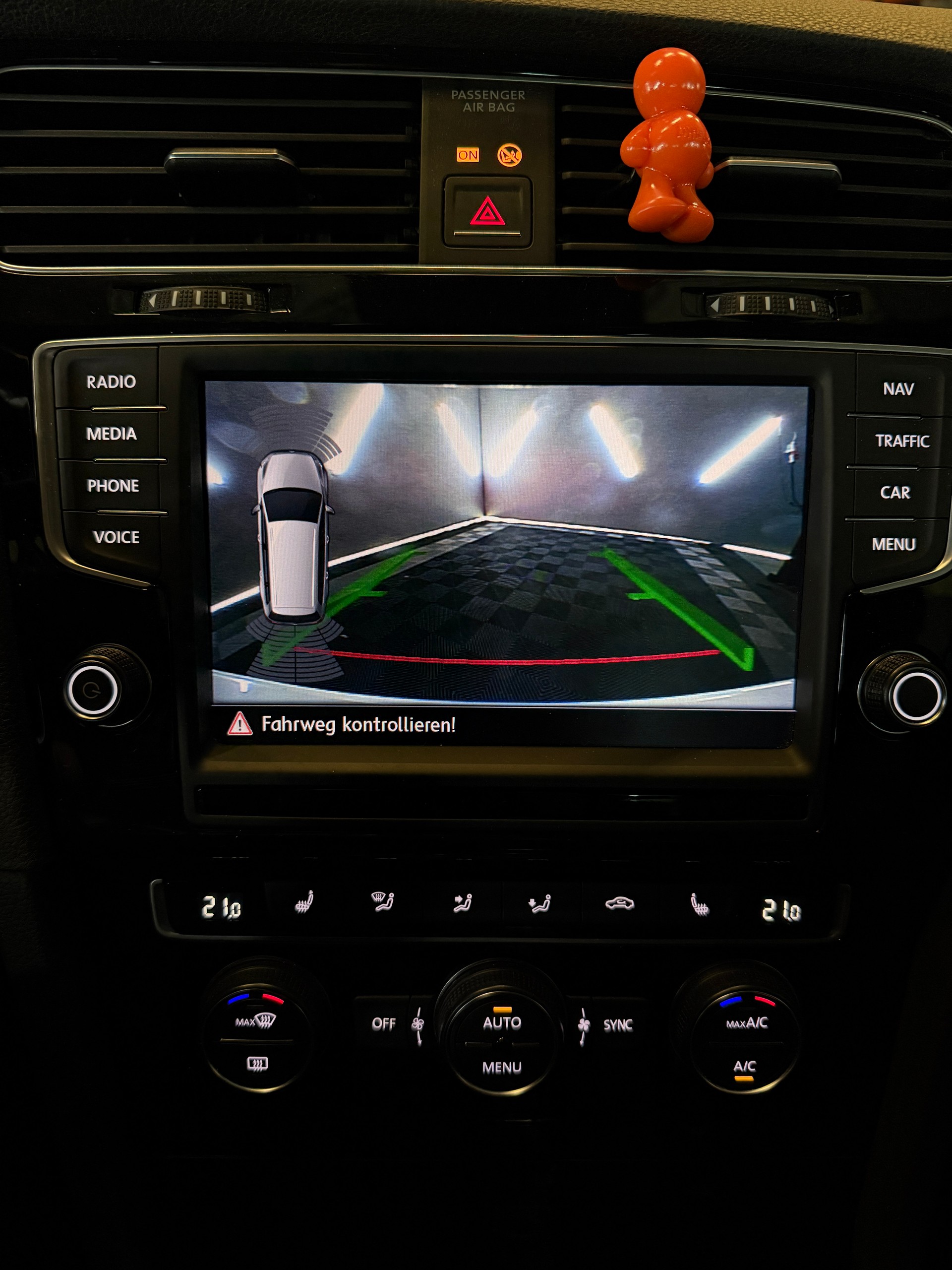VW Golf Variant 2.0 TSI R 4 Motion DSG-image-19