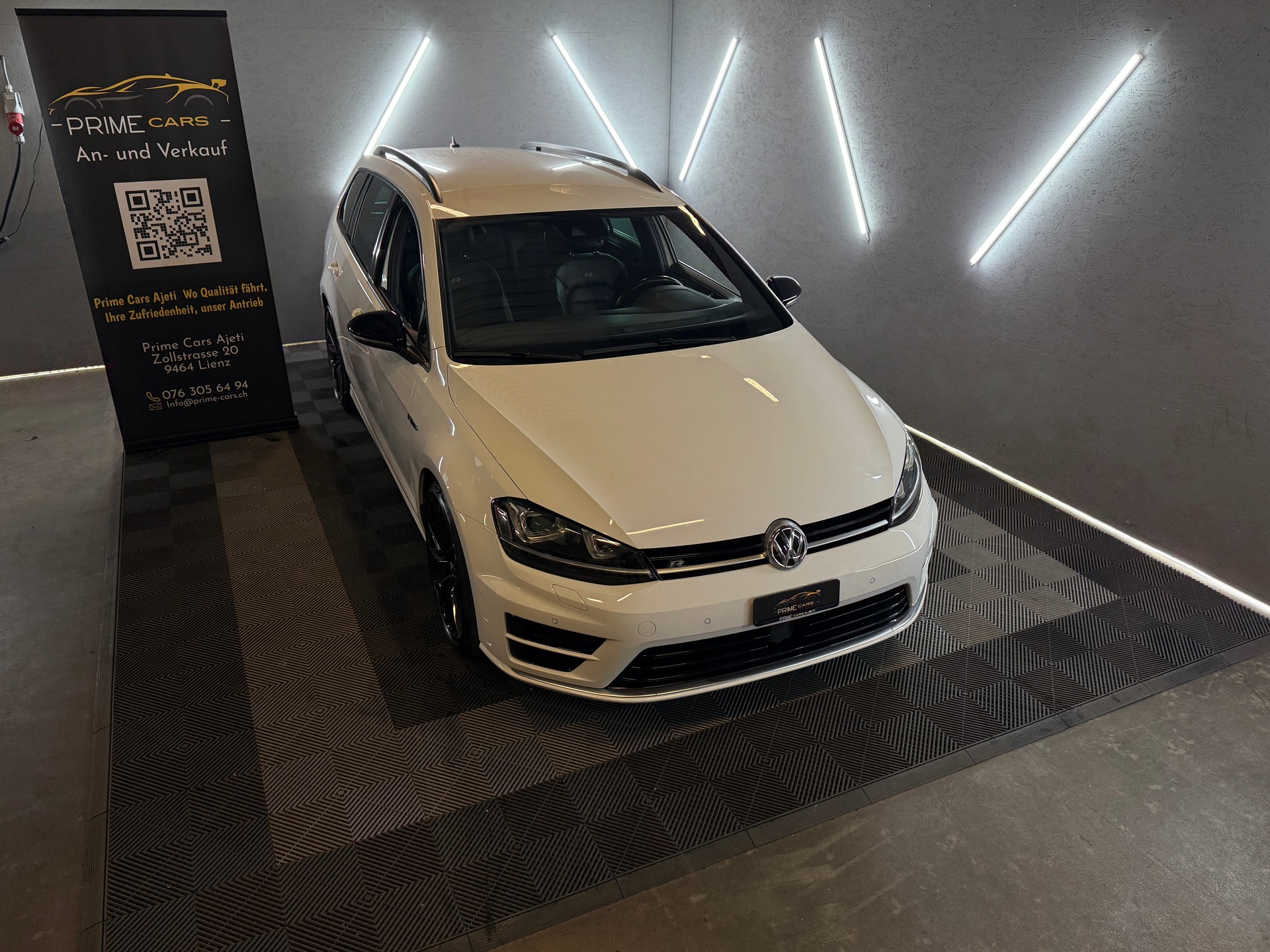 VW Golf Variant 2.0 TSI R 4 Motion DSG-showroom-element-1