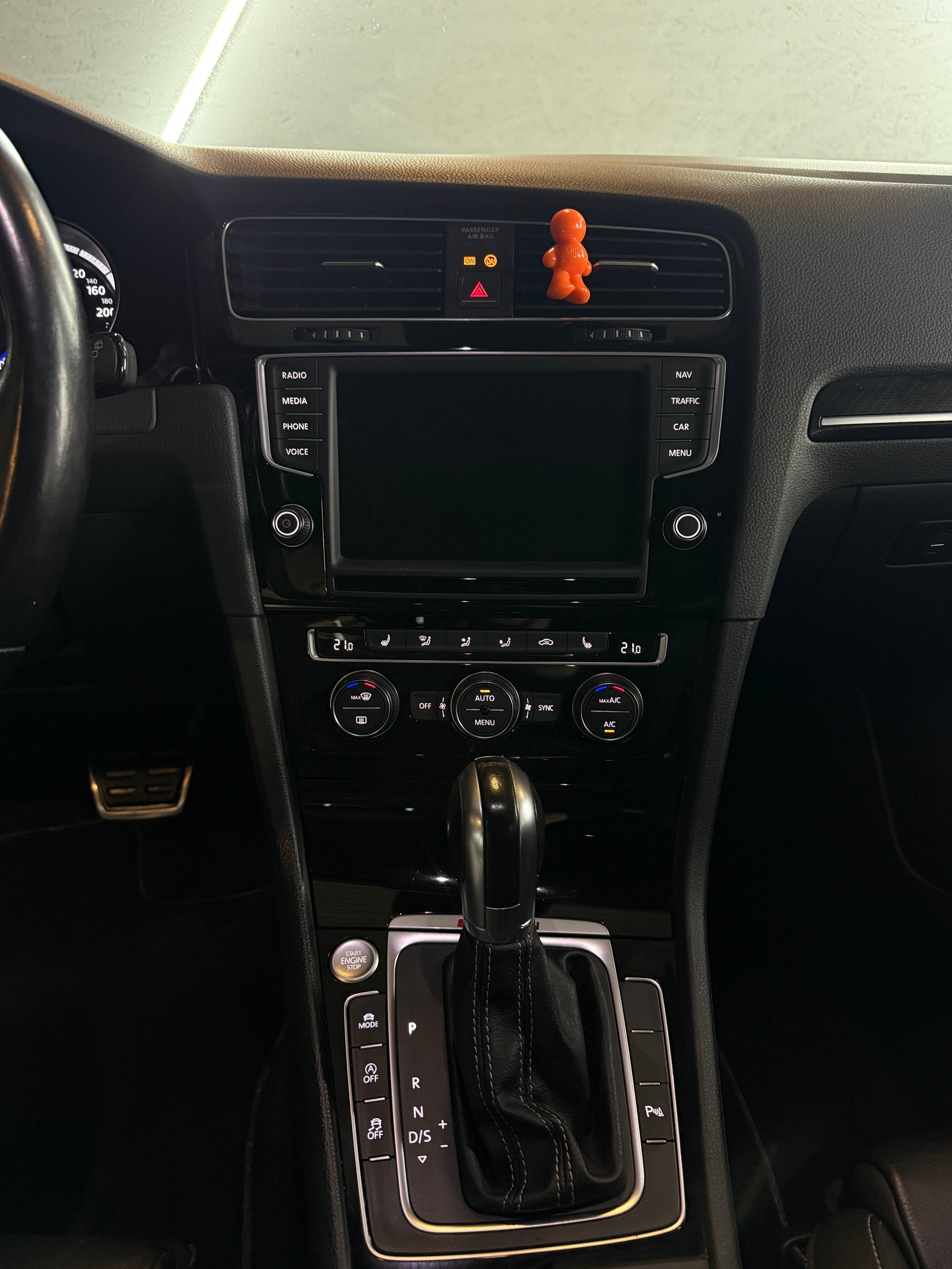 VW Golf Variant 2.0 TSI R 4 Motion DSG-image-18