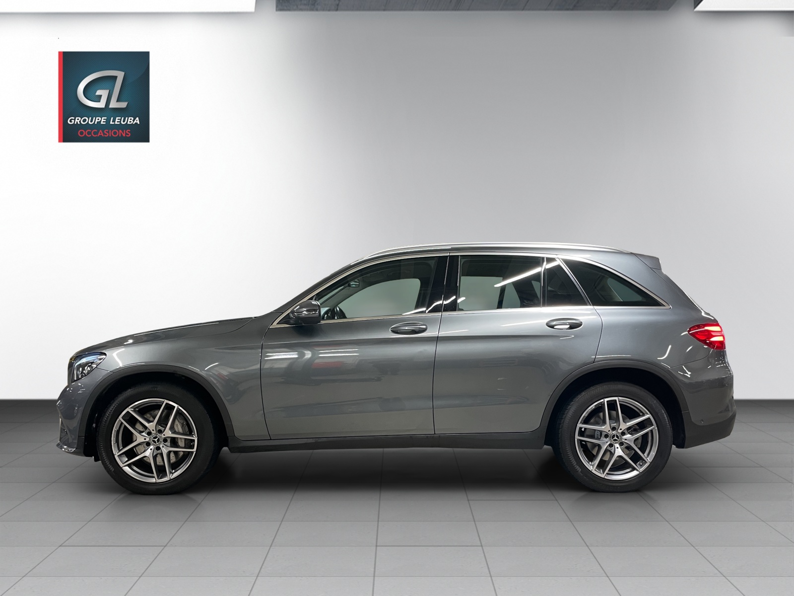 MERCEDES-BENZ GLC 250 AMG Line 4Matic 9G-Tronic-showroom-element-2