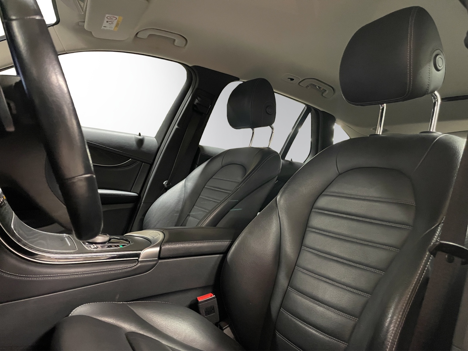 MERCEDES-BENZ GLC 250 AMG Line 4Matic 9G-Tronic-image-8