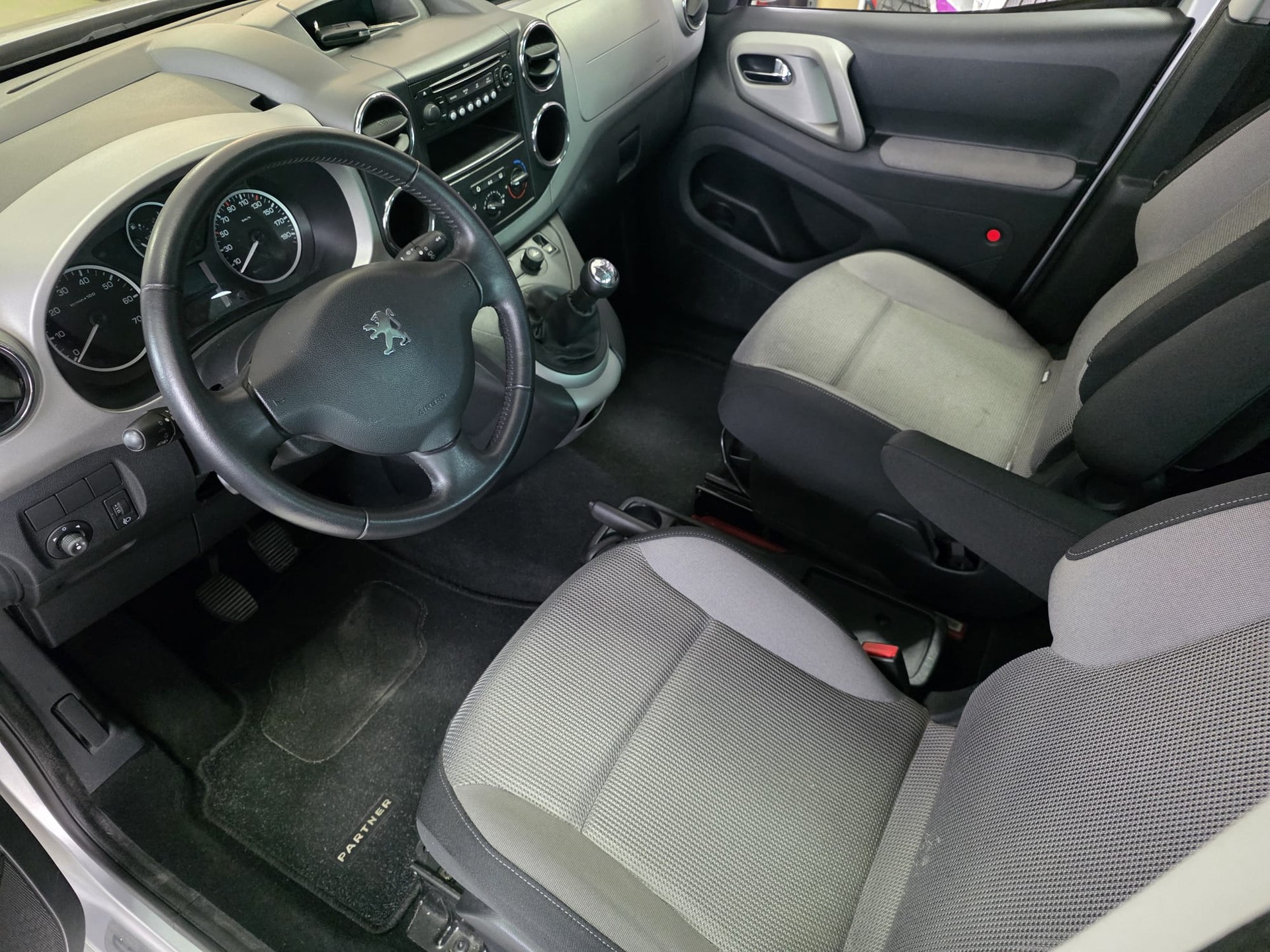 PEUGEOT Partner 1.6 Trendy Clim (Pack)-image-4