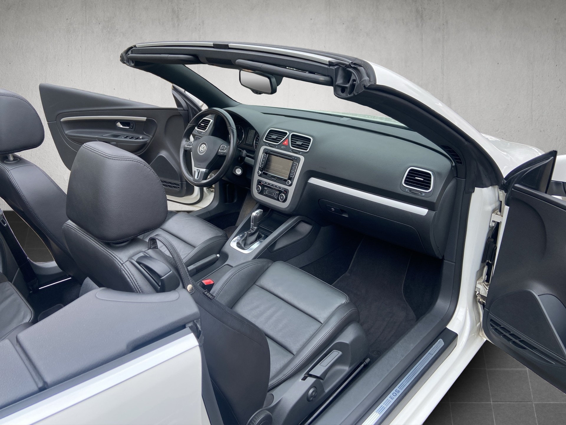 VW Eos 2.0 TDI BlueMotion Technology DSG-image-11