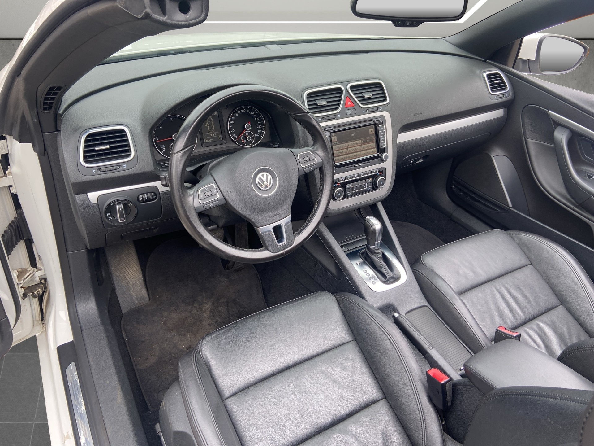 VW Eos 2.0 TDI BlueMotion Technology DSG-image-9
