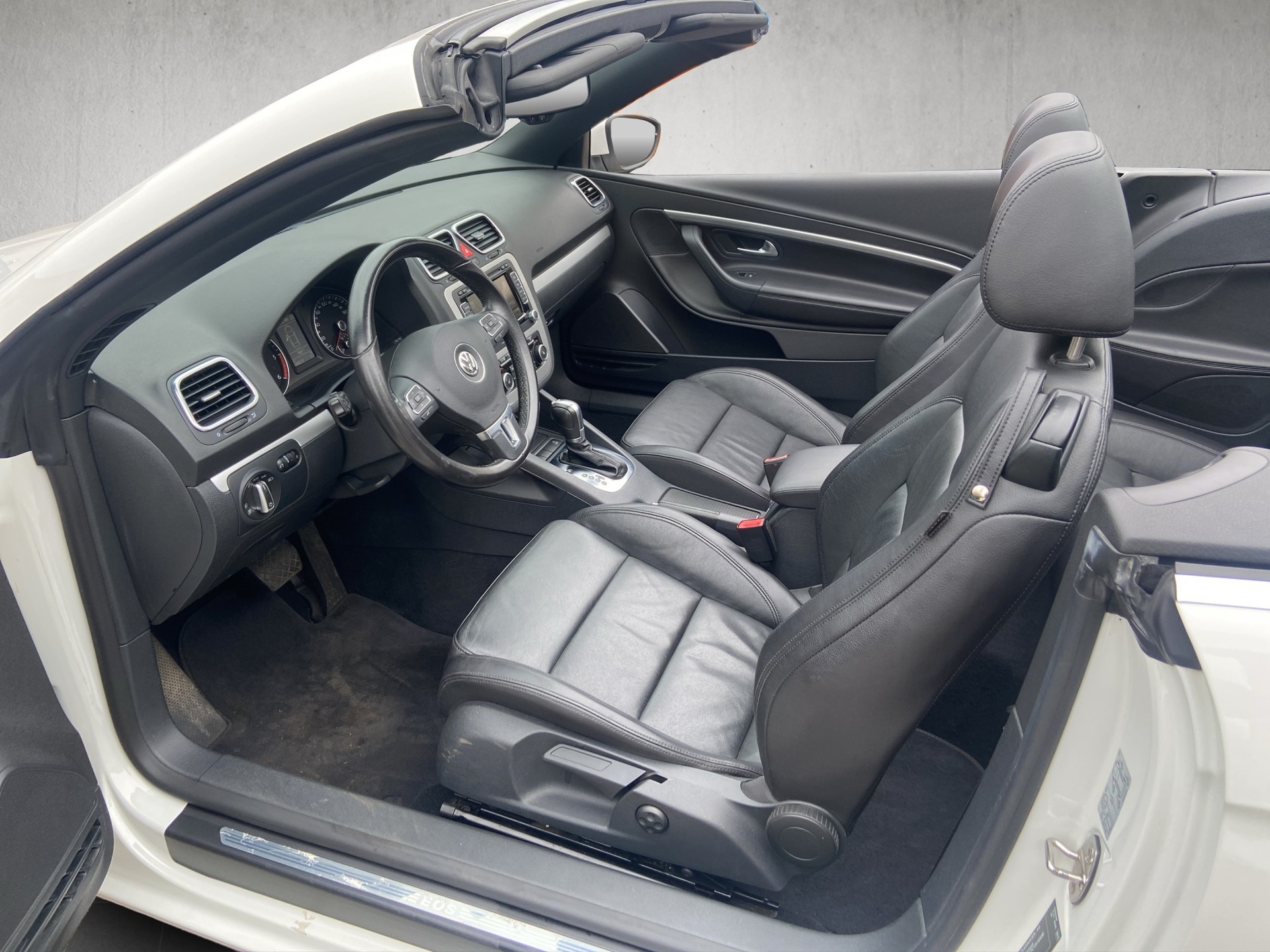 VW Eos 2.0 TDI BlueMotion Technology DSG-image-8