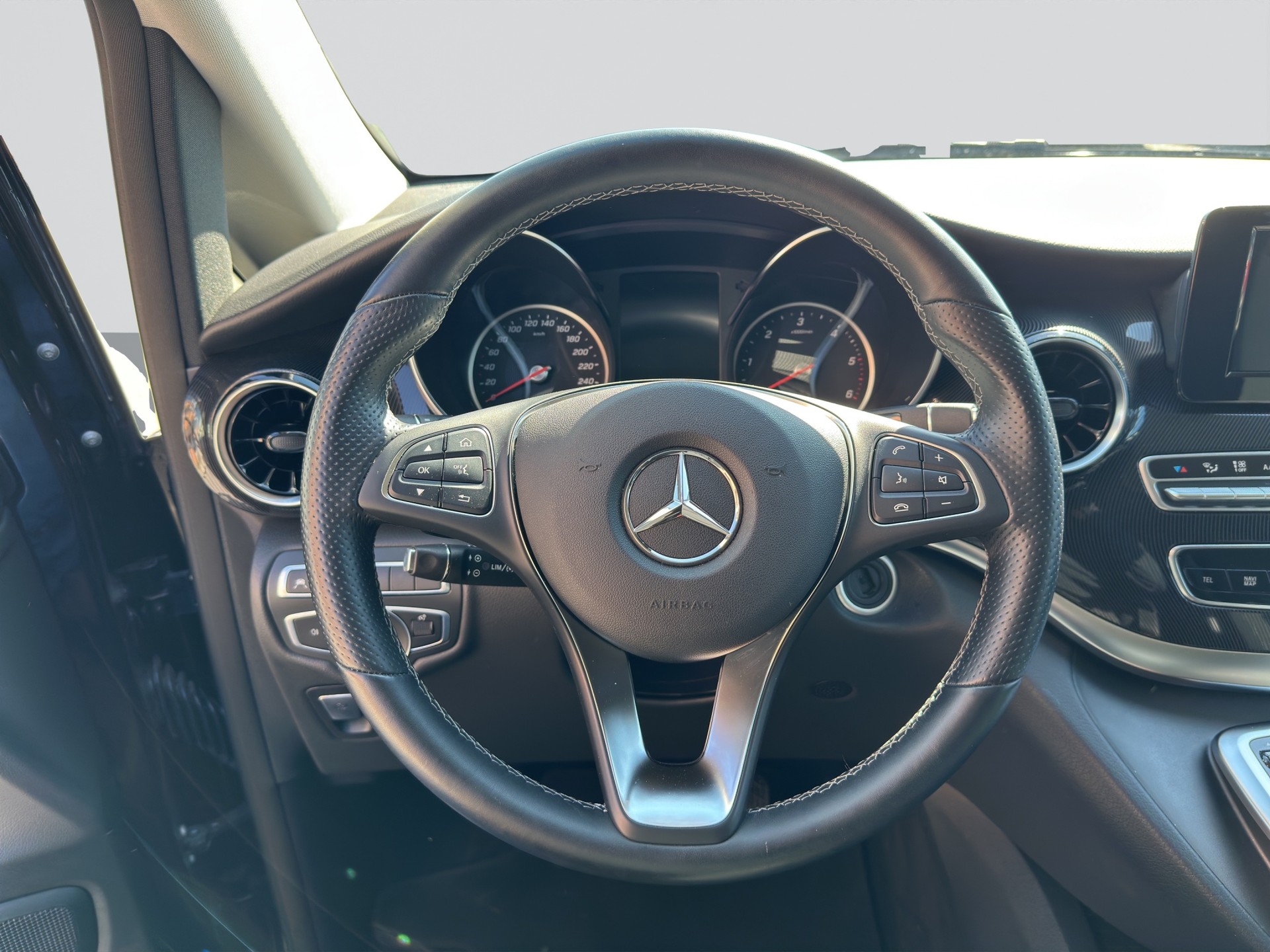 MERCEDES-BENZ V 220 d Edition lang 7Pl. 9G-Tronic-image-9