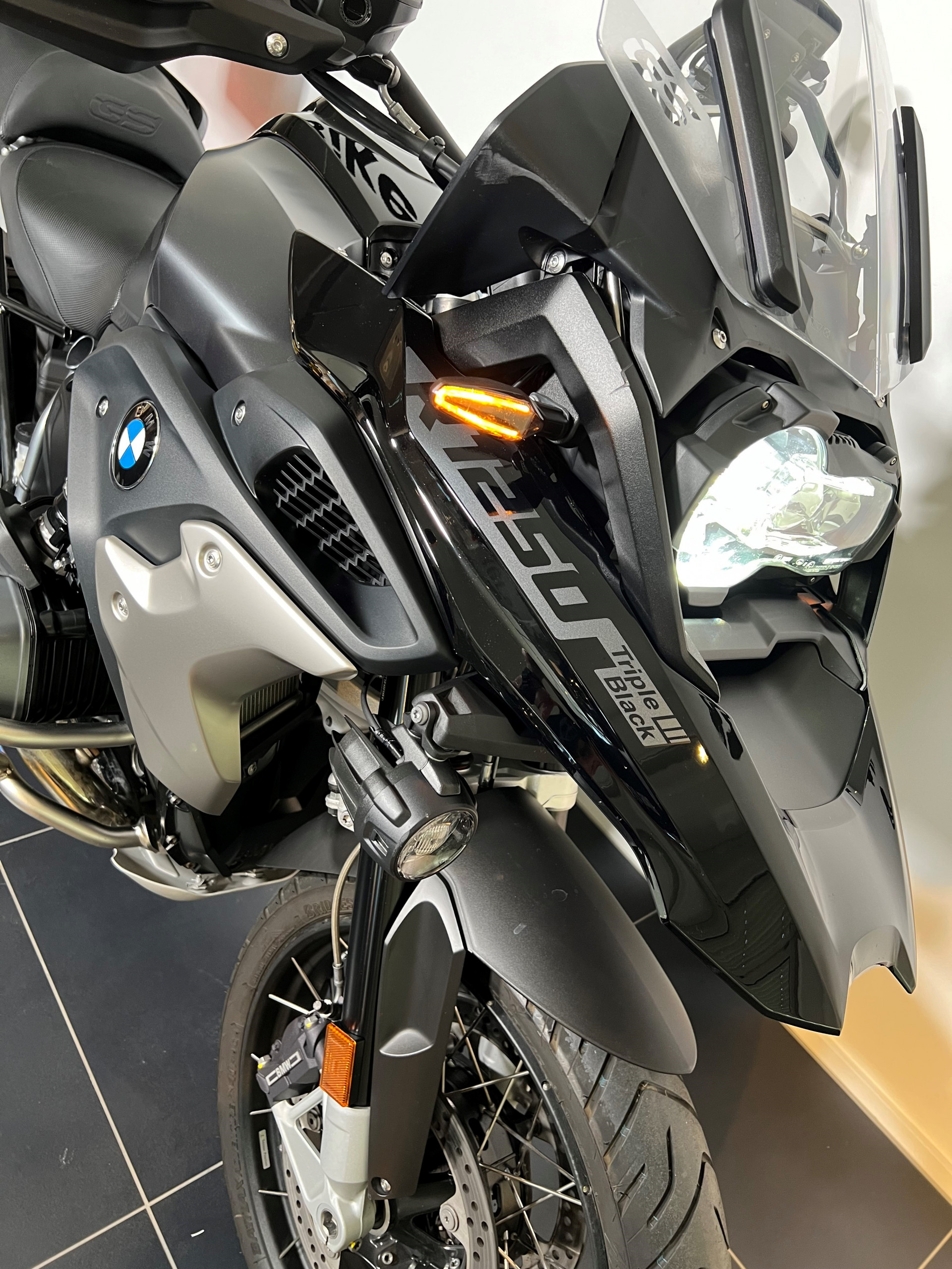 BMW R 1250 GS Triple Black-image-3