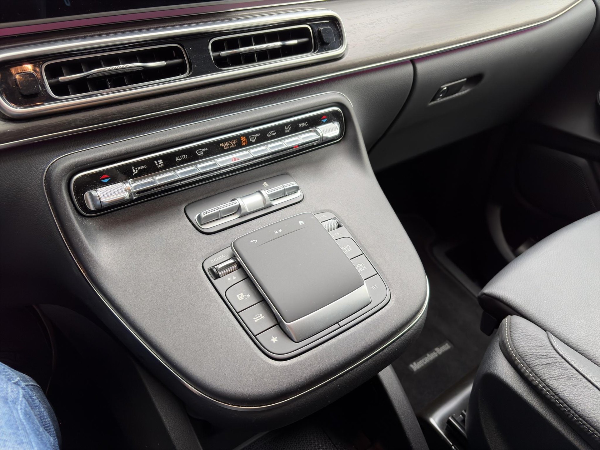 MERCEDES-BENZ V 250 d Avantgarde lang Van-image-10