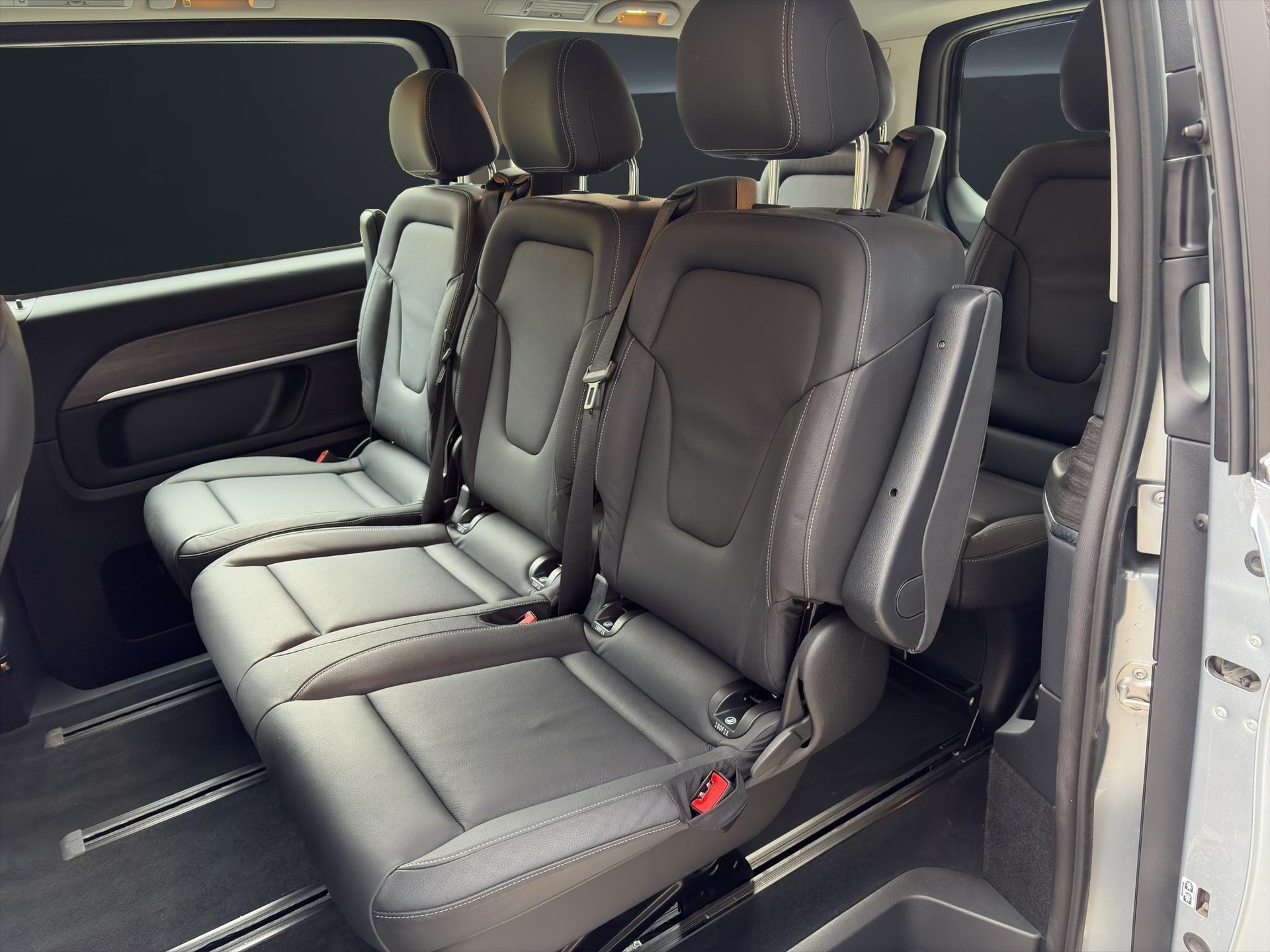 MERCEDES-BENZ V 250 d Avantgarde lang Van-image-14