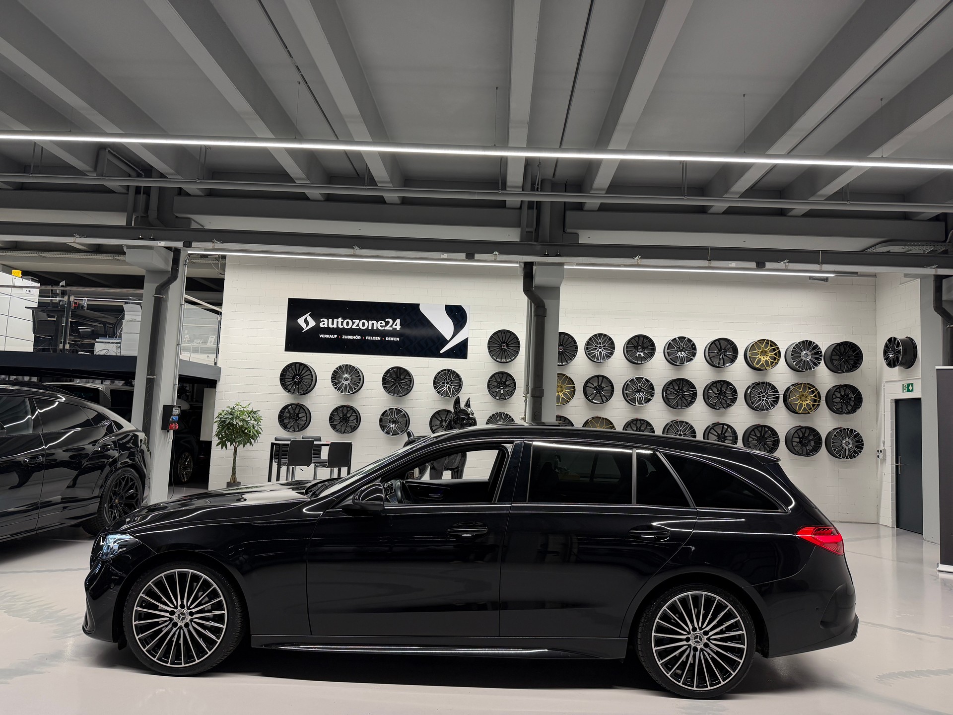 MERCEDES-BENZ C 300 AMG Line 4matic Kombi *CH-Auto*MSI Garantie bis 03.27*Frisch ab Service*Gratis Service*-image-5