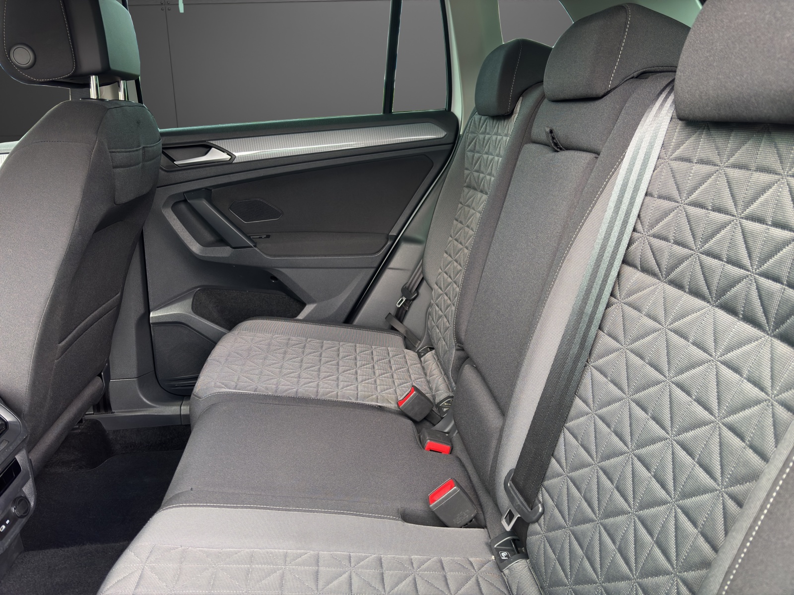 VW Tiguan 2.0TSI Life 4Motion DSG-image-12