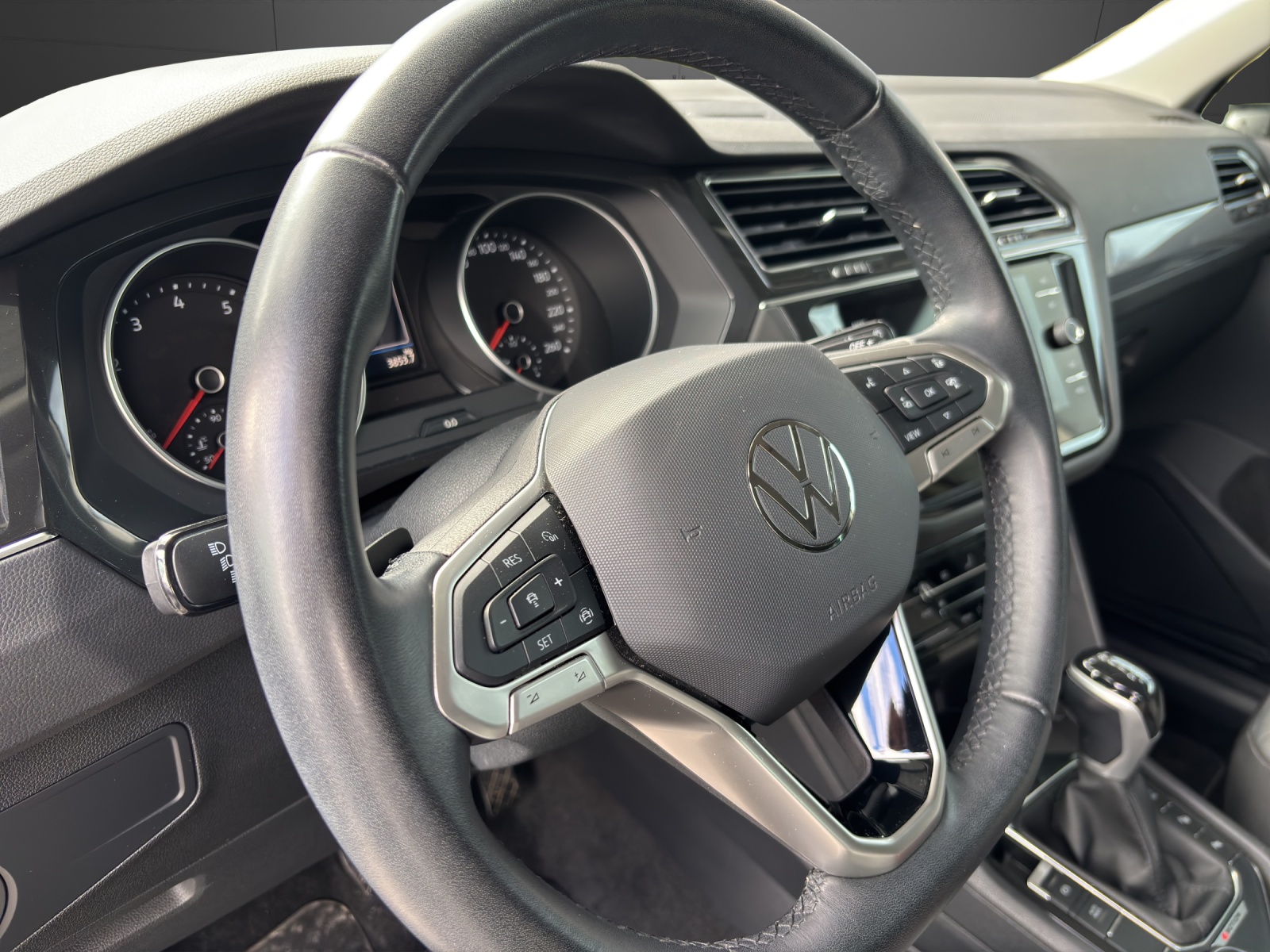 VW Tiguan 2.0TSI Life 4Motion DSG-image-4