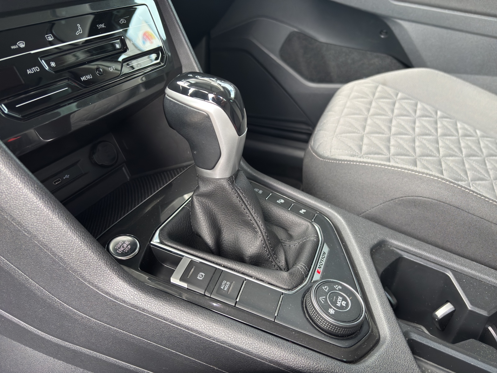 VW Tiguan 2.0TSI Life 4Motion DSG-image-10