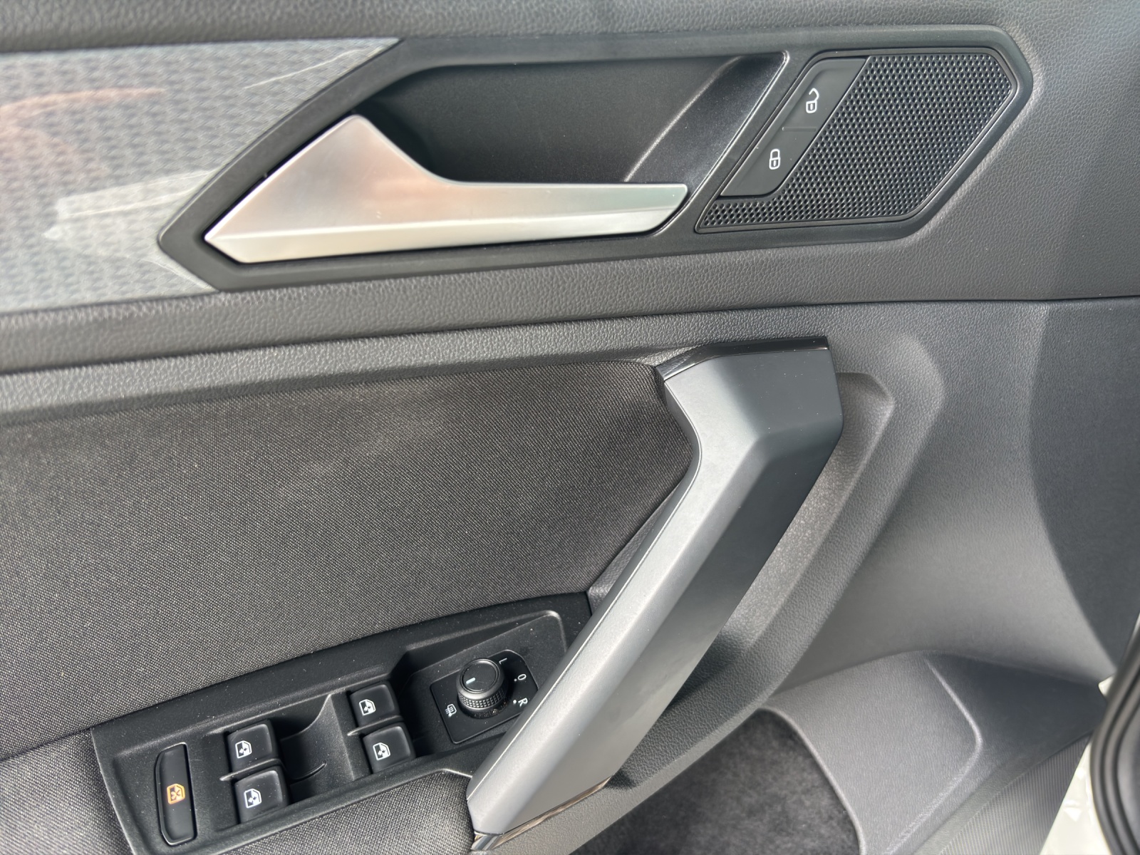 VW Tiguan 2.0TSI Life 4Motion DSG-image-11