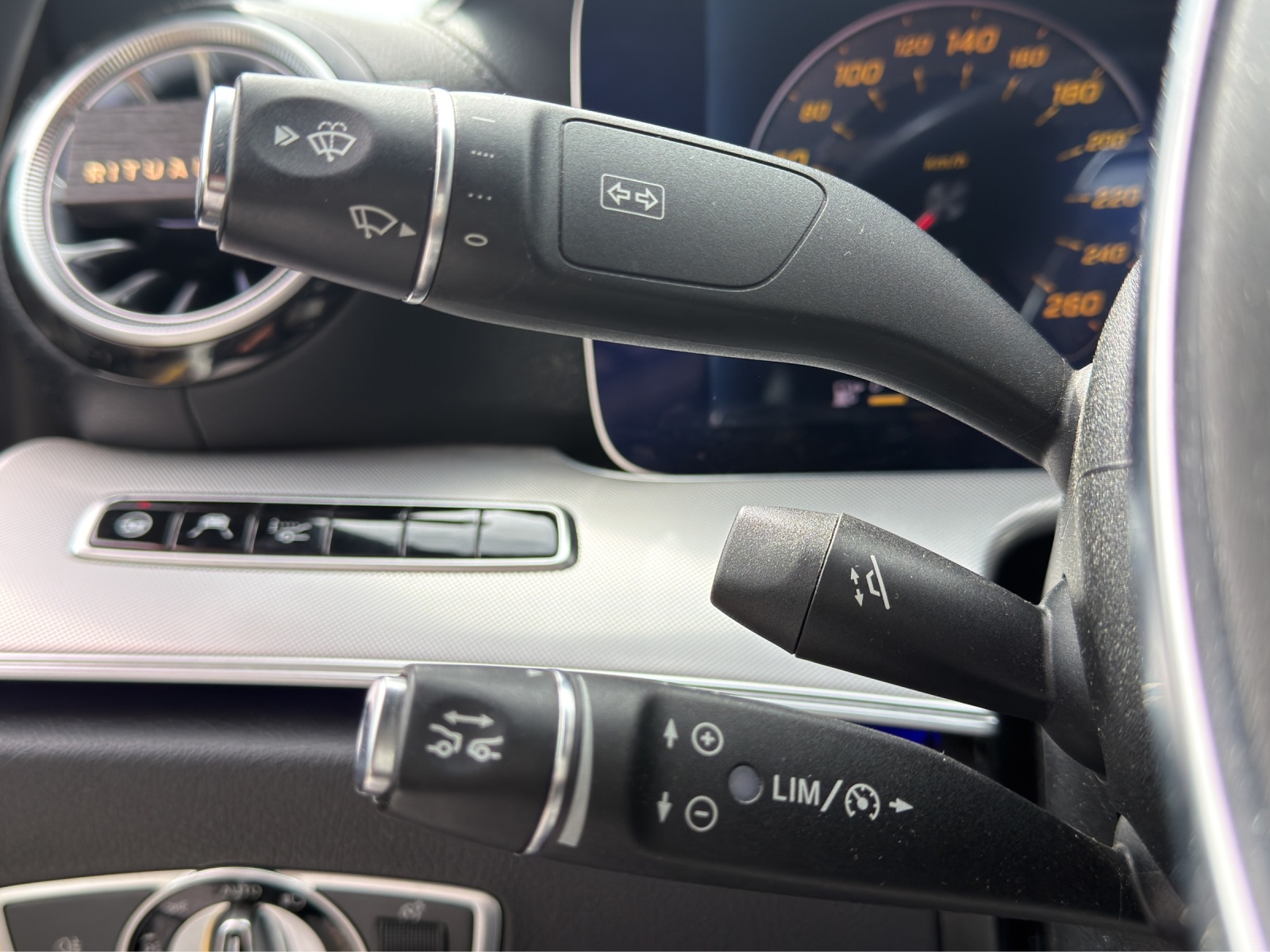 MERCEDES-BENZ E 400 Cabriolet AMG Line 4 Matic 9G-Tronic-image-19