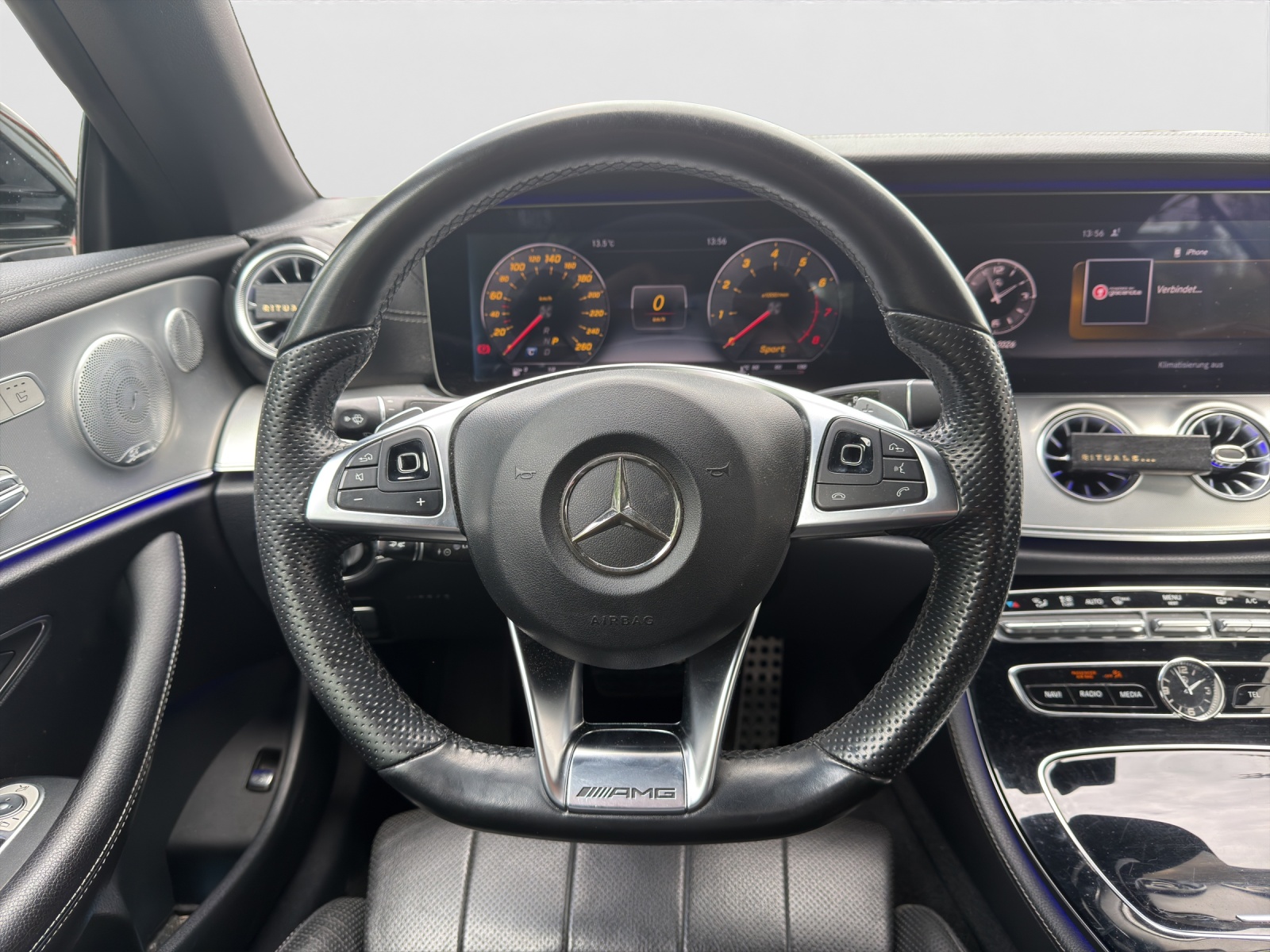 MERCEDES-BENZ E 400 Cabriolet AMG Line 4 Matic 9G-Tronic-image-12