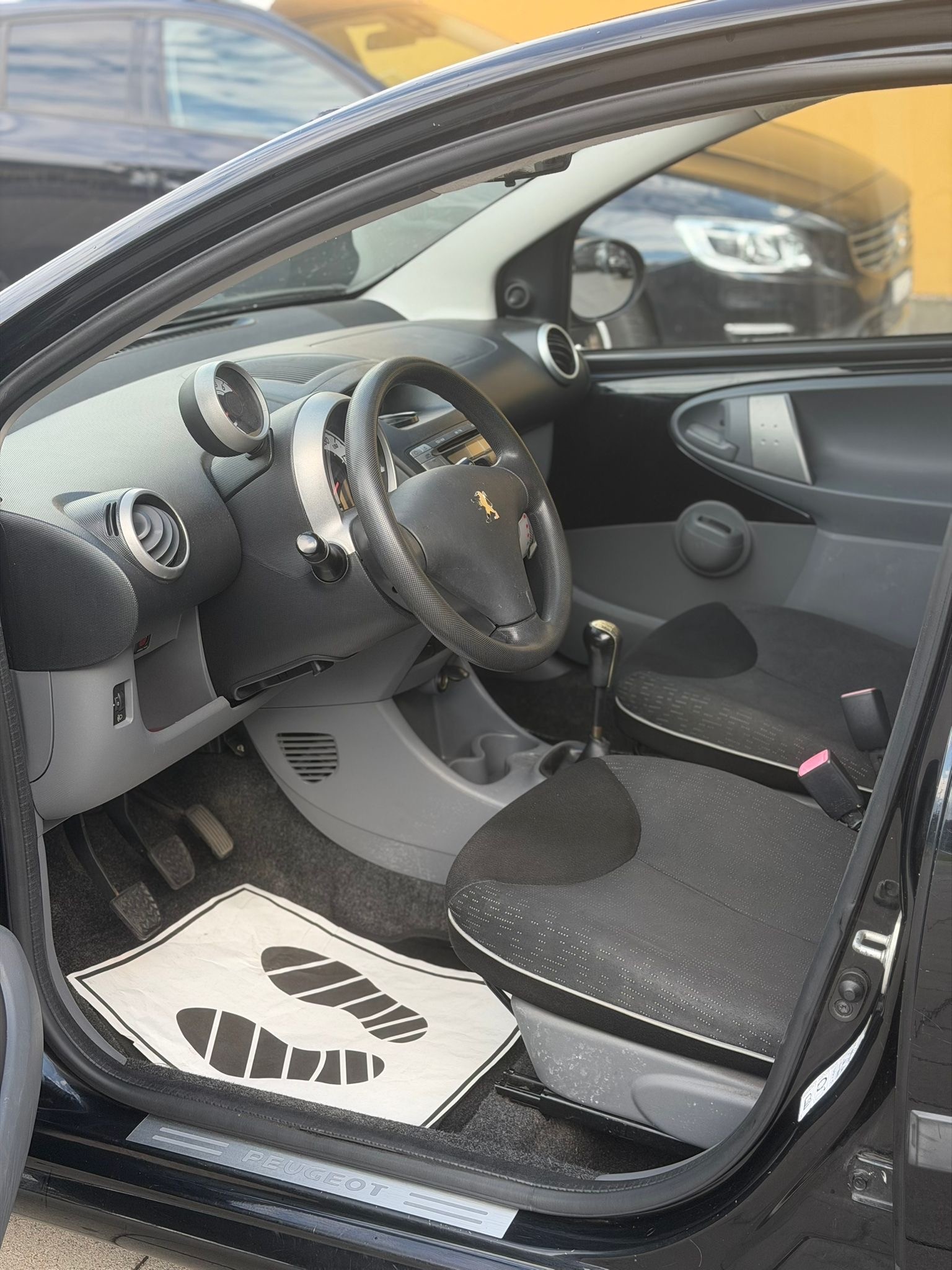 PEUGEOT 107 1.0 Black&Silver BMP5-image-6