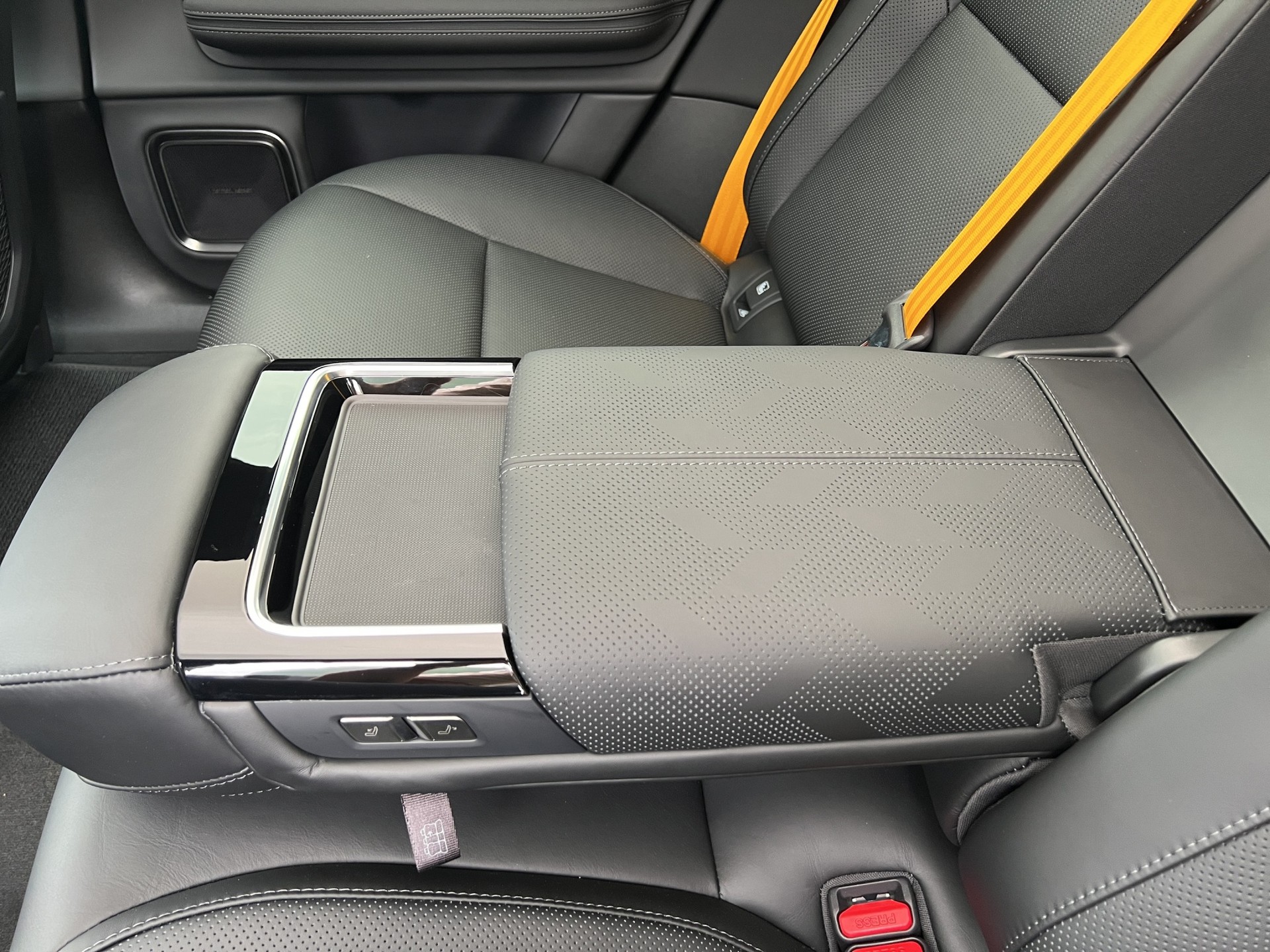 POLESTAR 4 Long Range Dual Motor Performance Plus-image-55