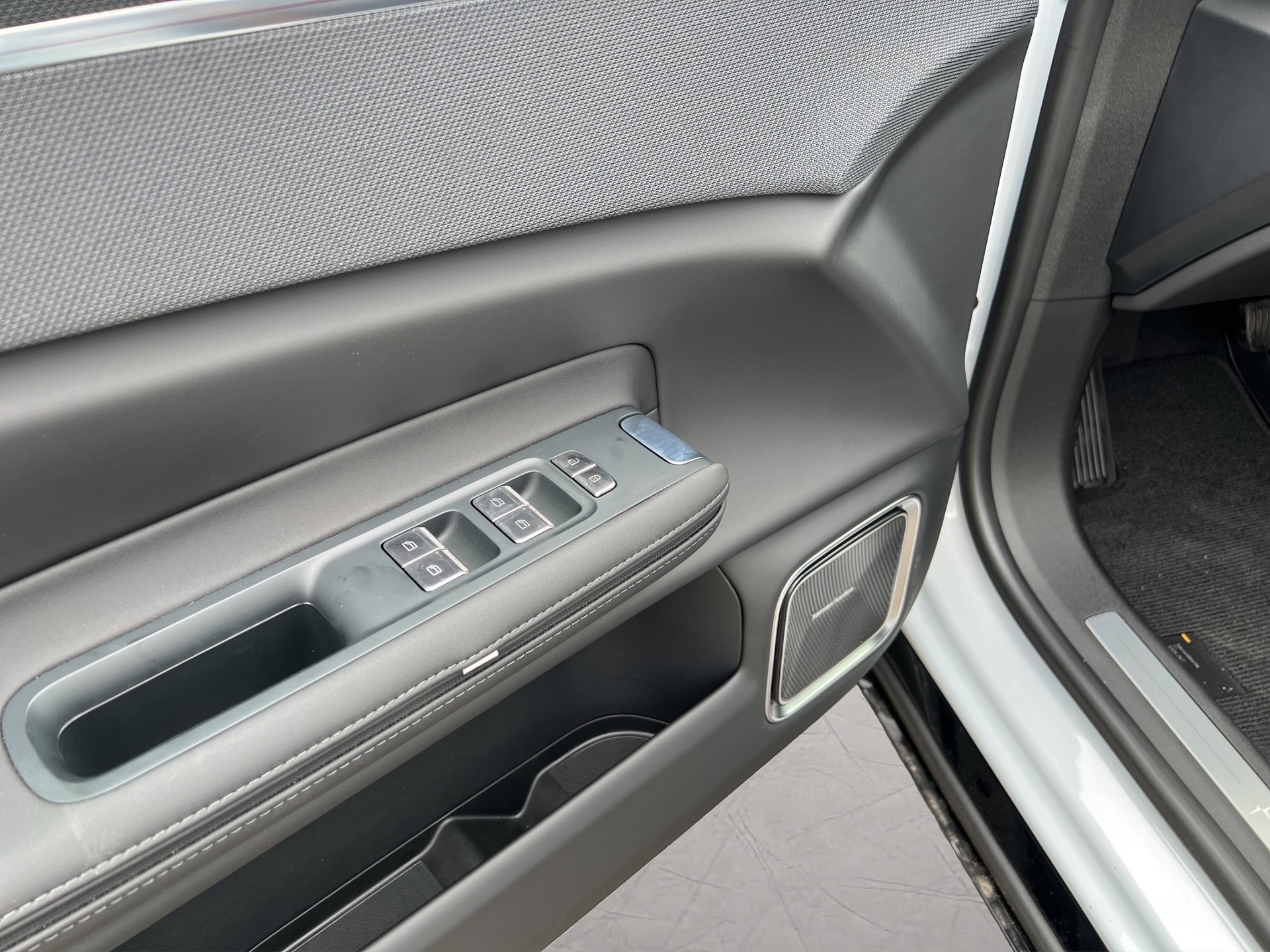 POLESTAR 4 Long Range Dual Motor Performance Plus-image-10