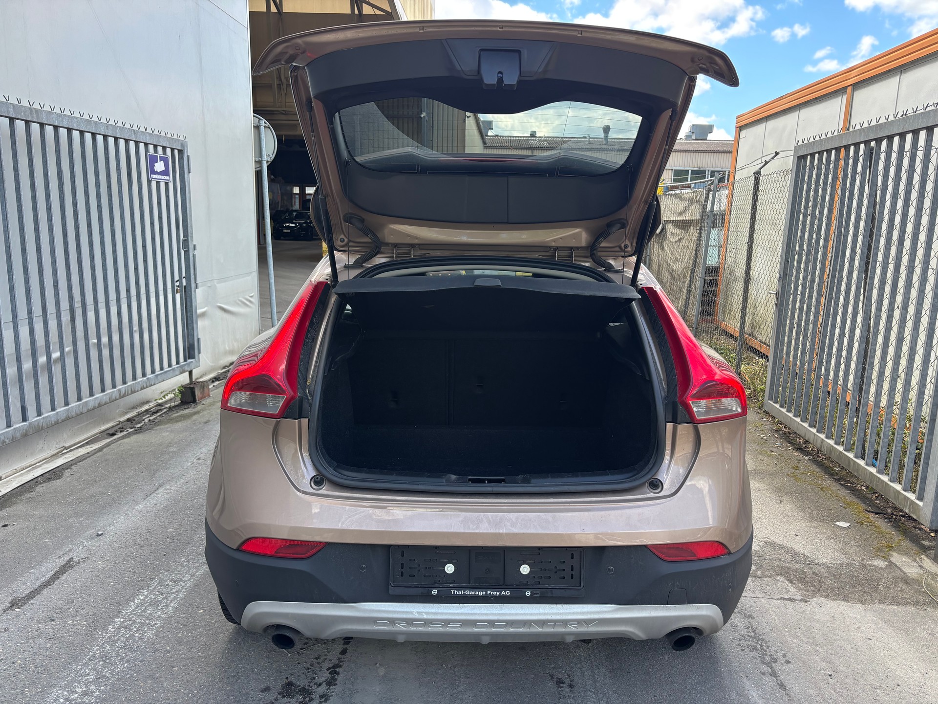 VOLVO V40 Cross Country T4 1.6 Summum-image-6