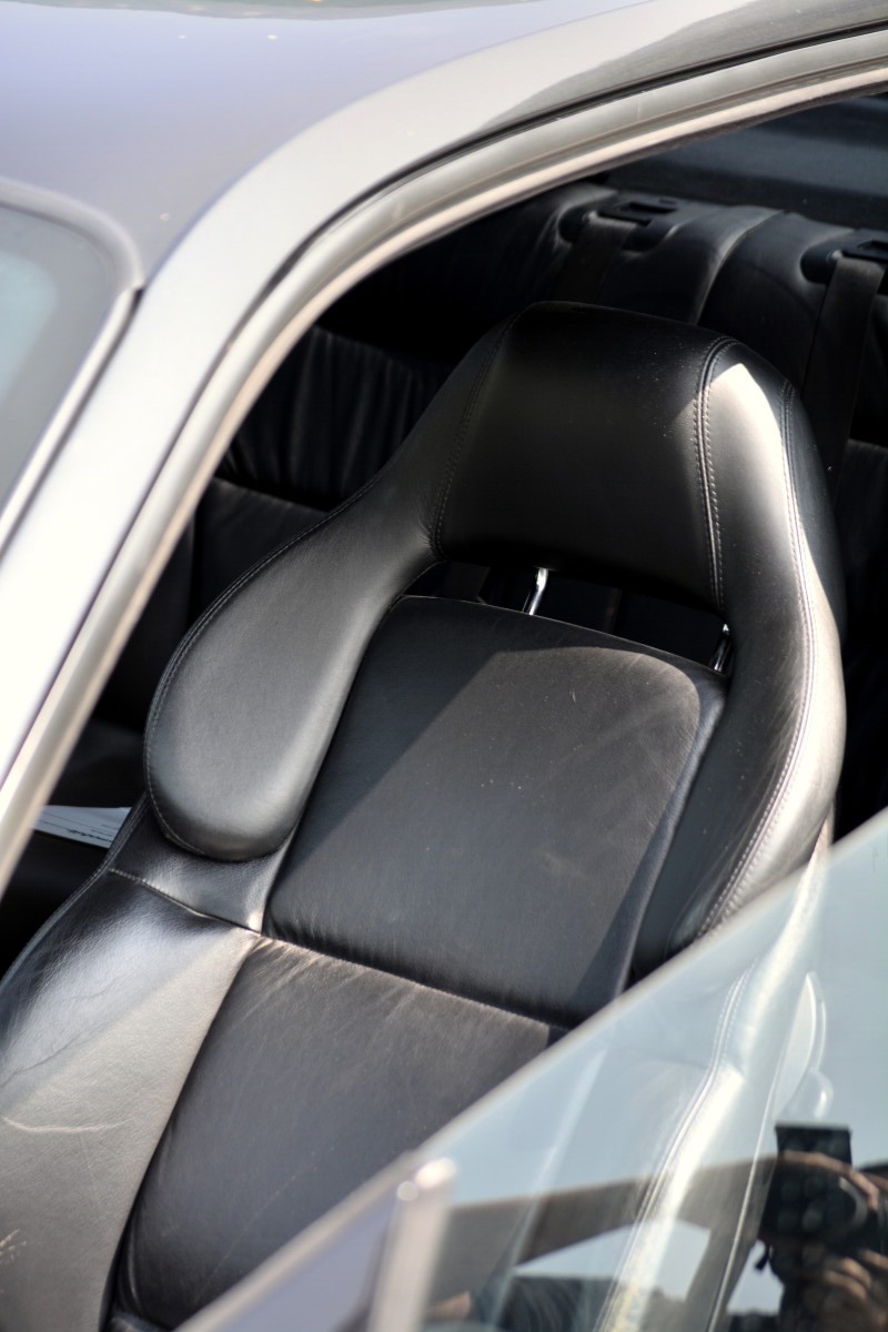 BMW 323i Coupé Sport Edition-image-9