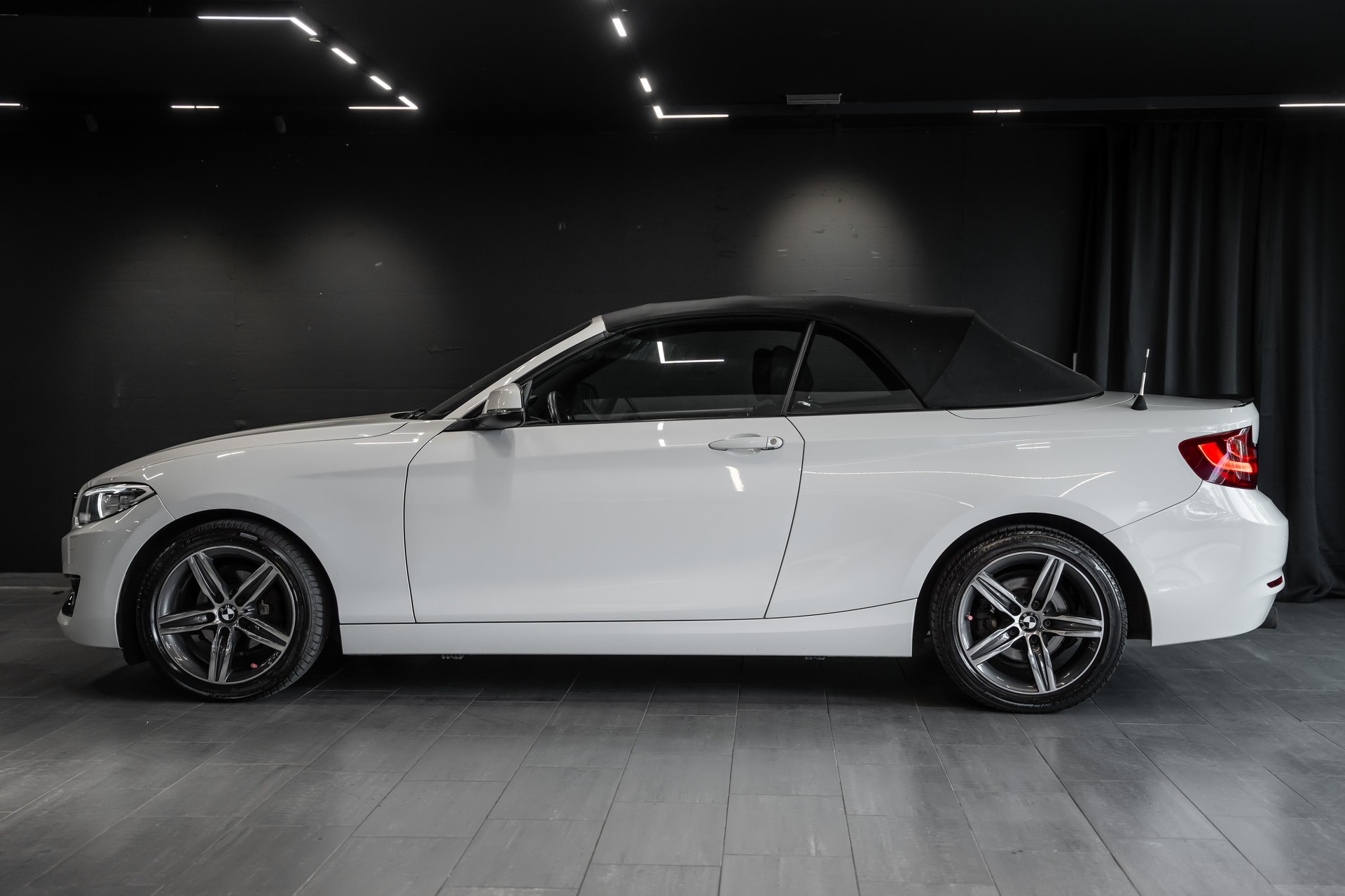 BMW 218i Cabriolet-image-15