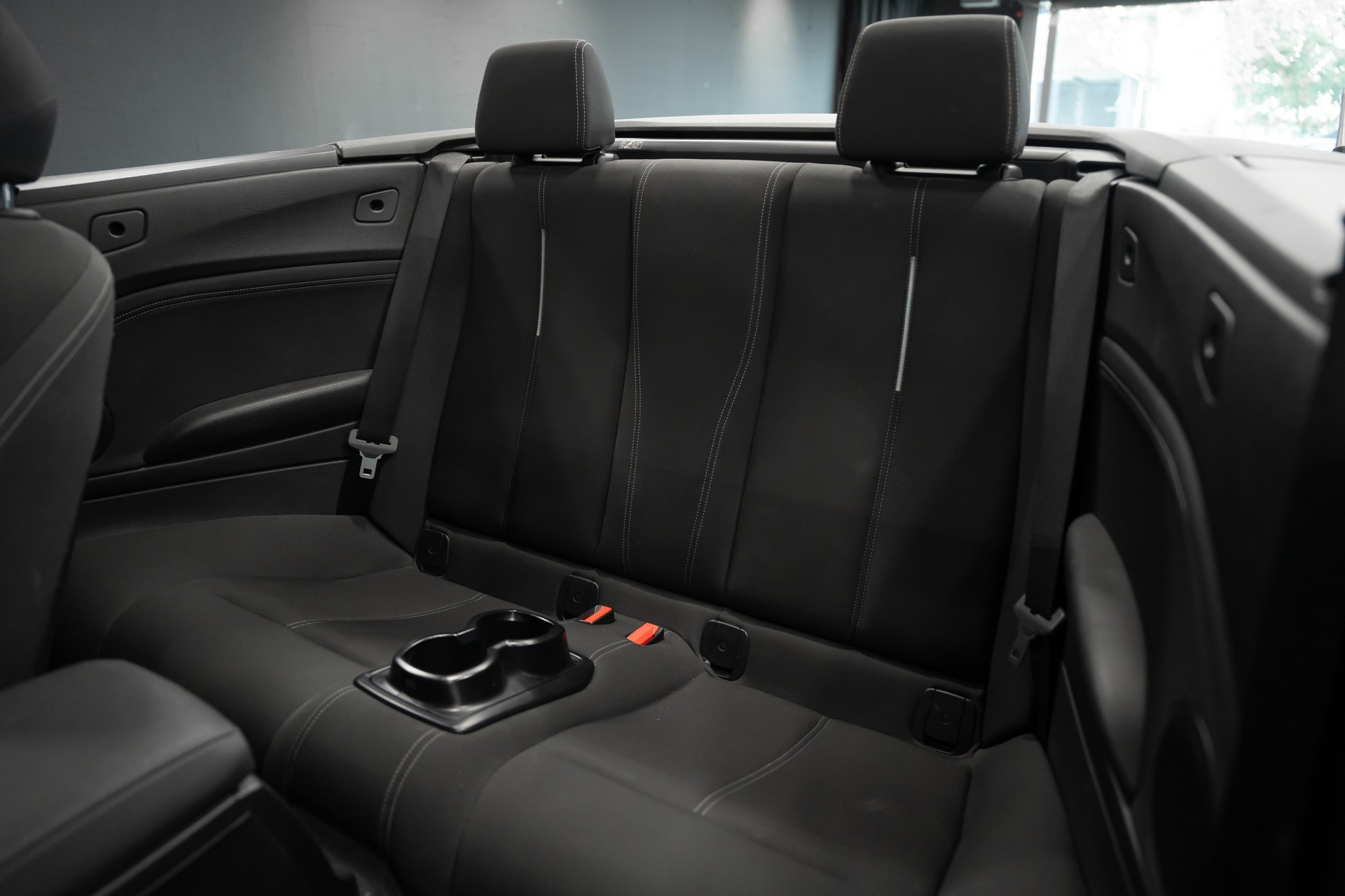 BMW 218i Cabriolet-image-11