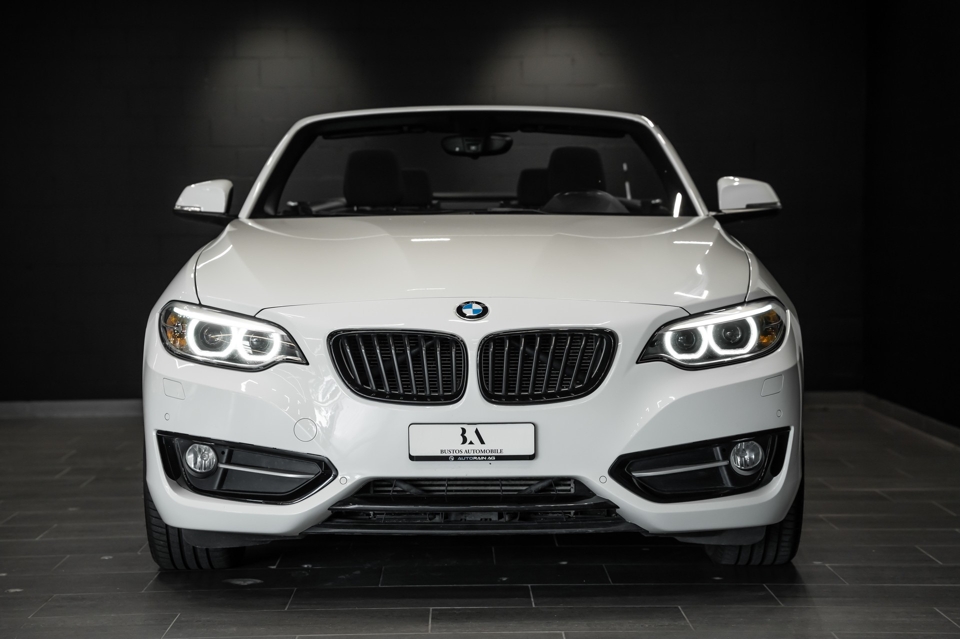 BMW 218i Cabriolet-image-5