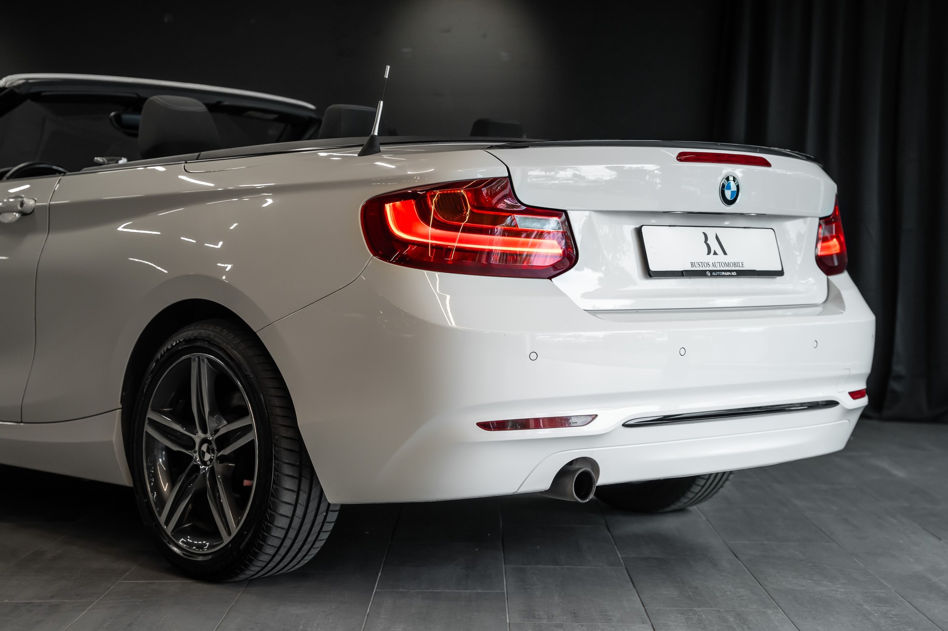 BMW 218i Cabriolet-image-7
