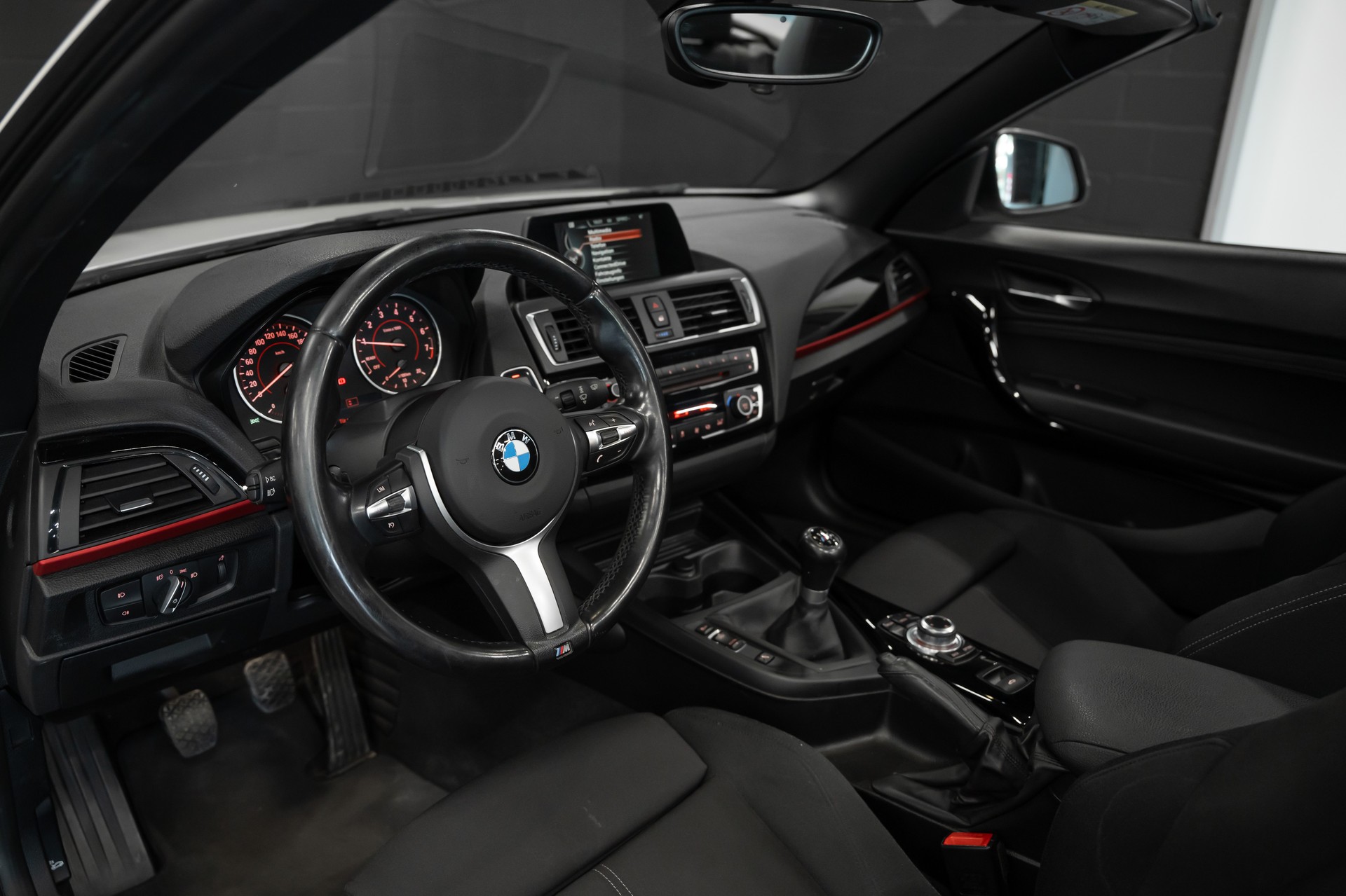 BMW 218i Cabriolet-image-9