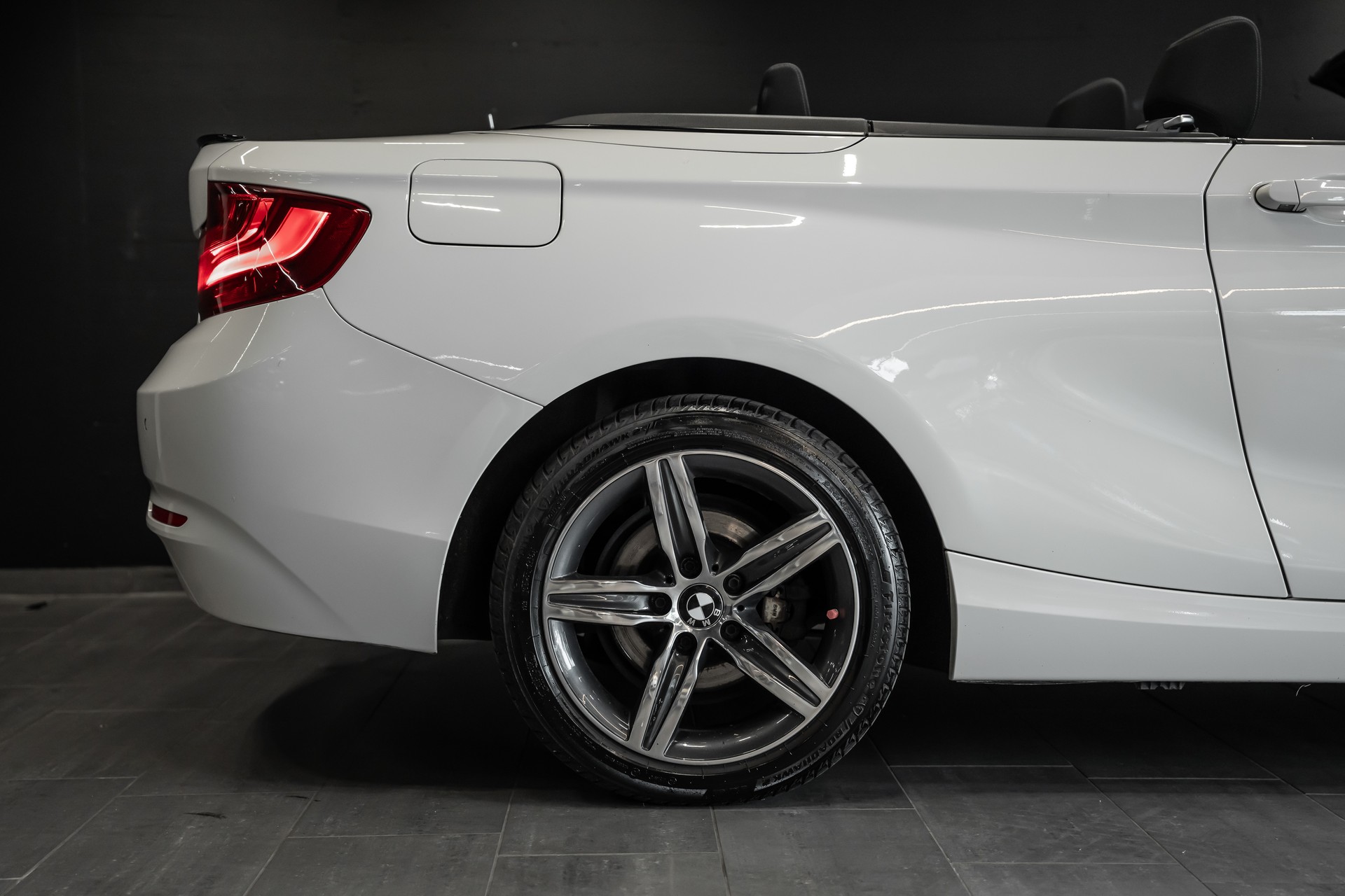 BMW 218i Cabriolet-image-4