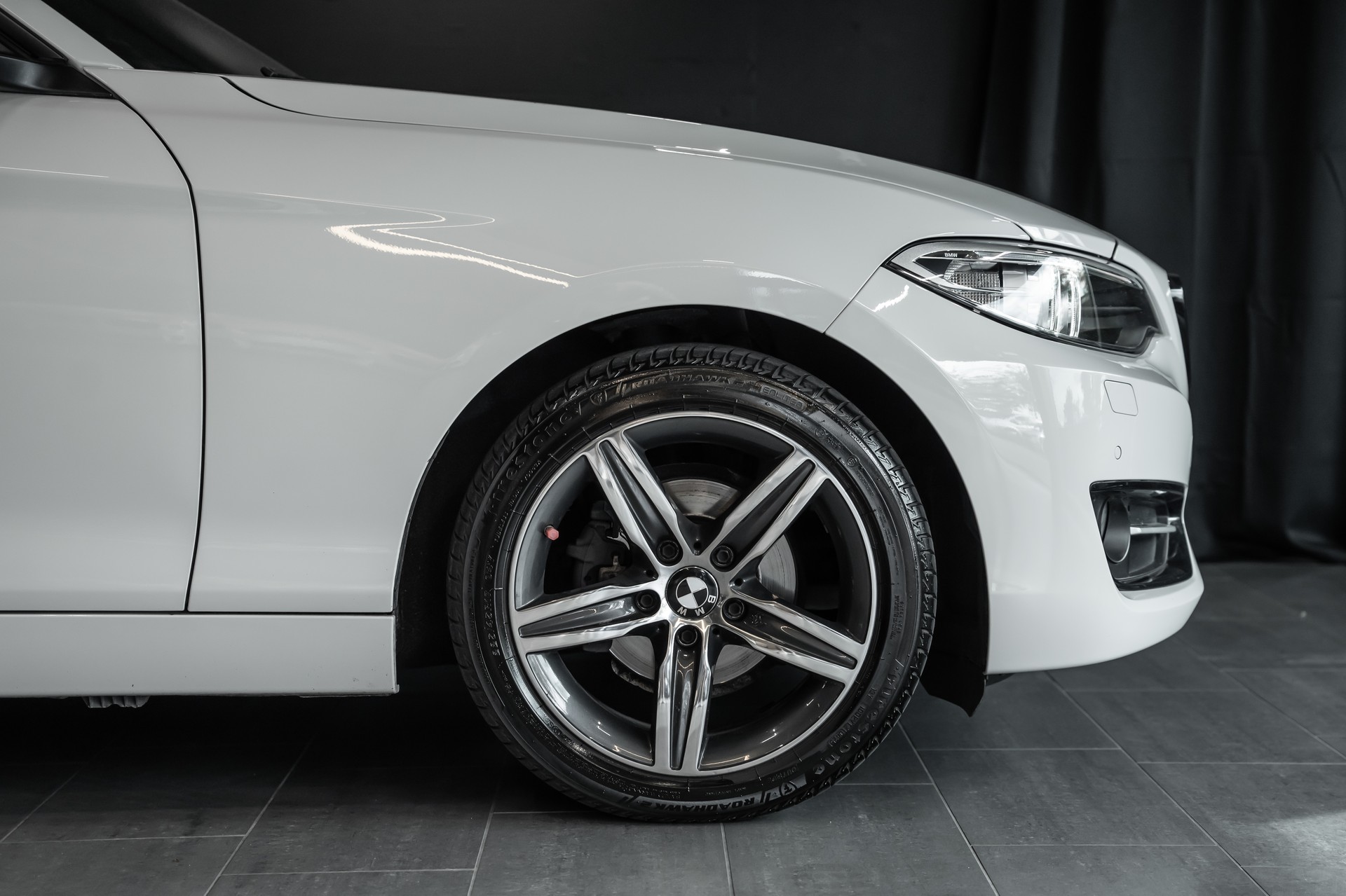 BMW 218i Cabriolet-image-3