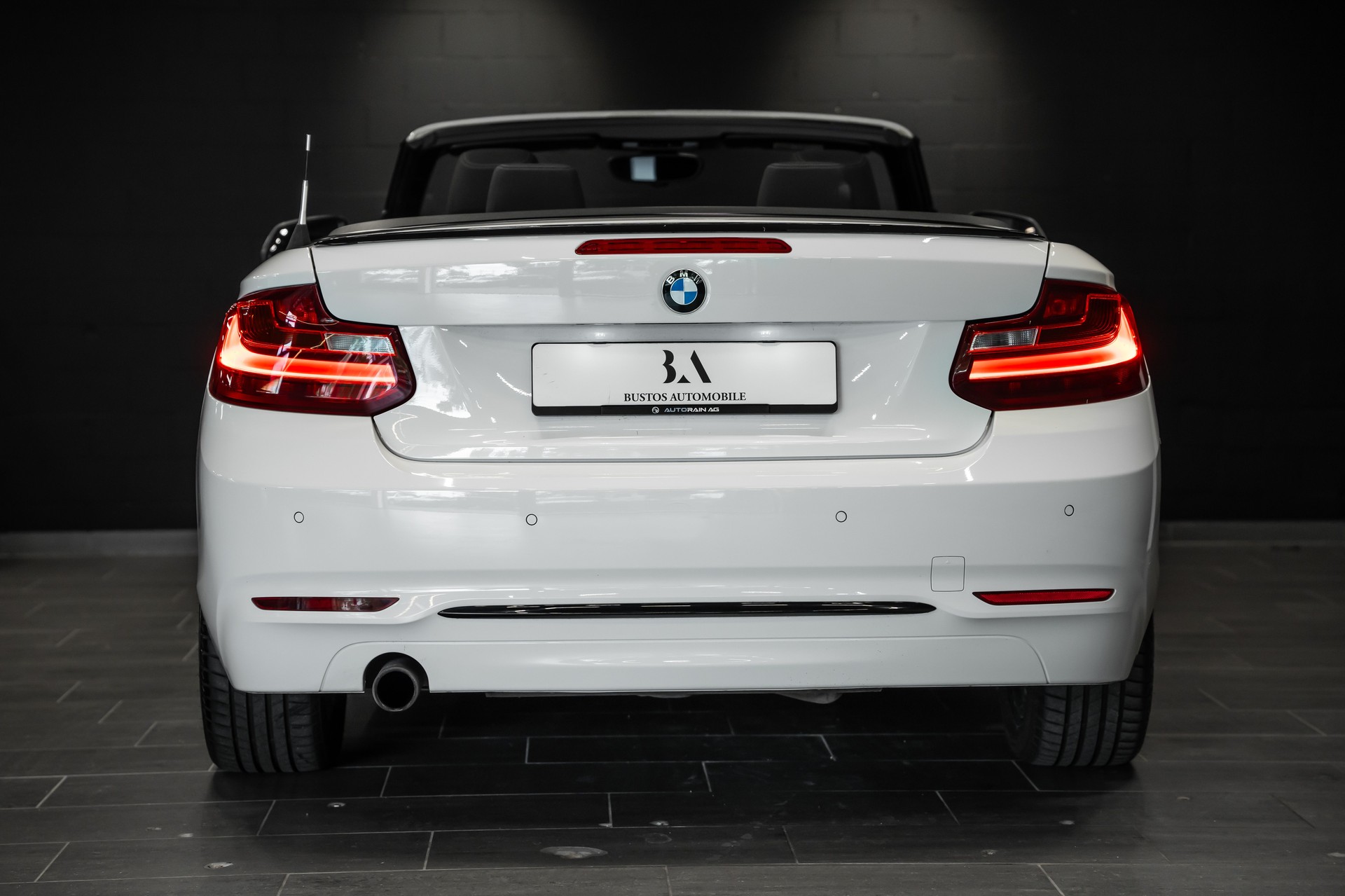 BMW 218i Cabriolet-image-8