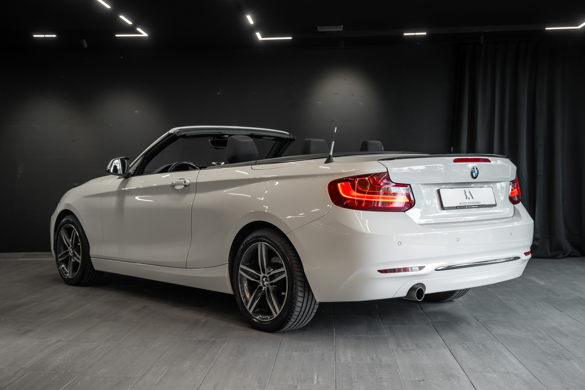 BMW 218i Cabriolet-image-6
