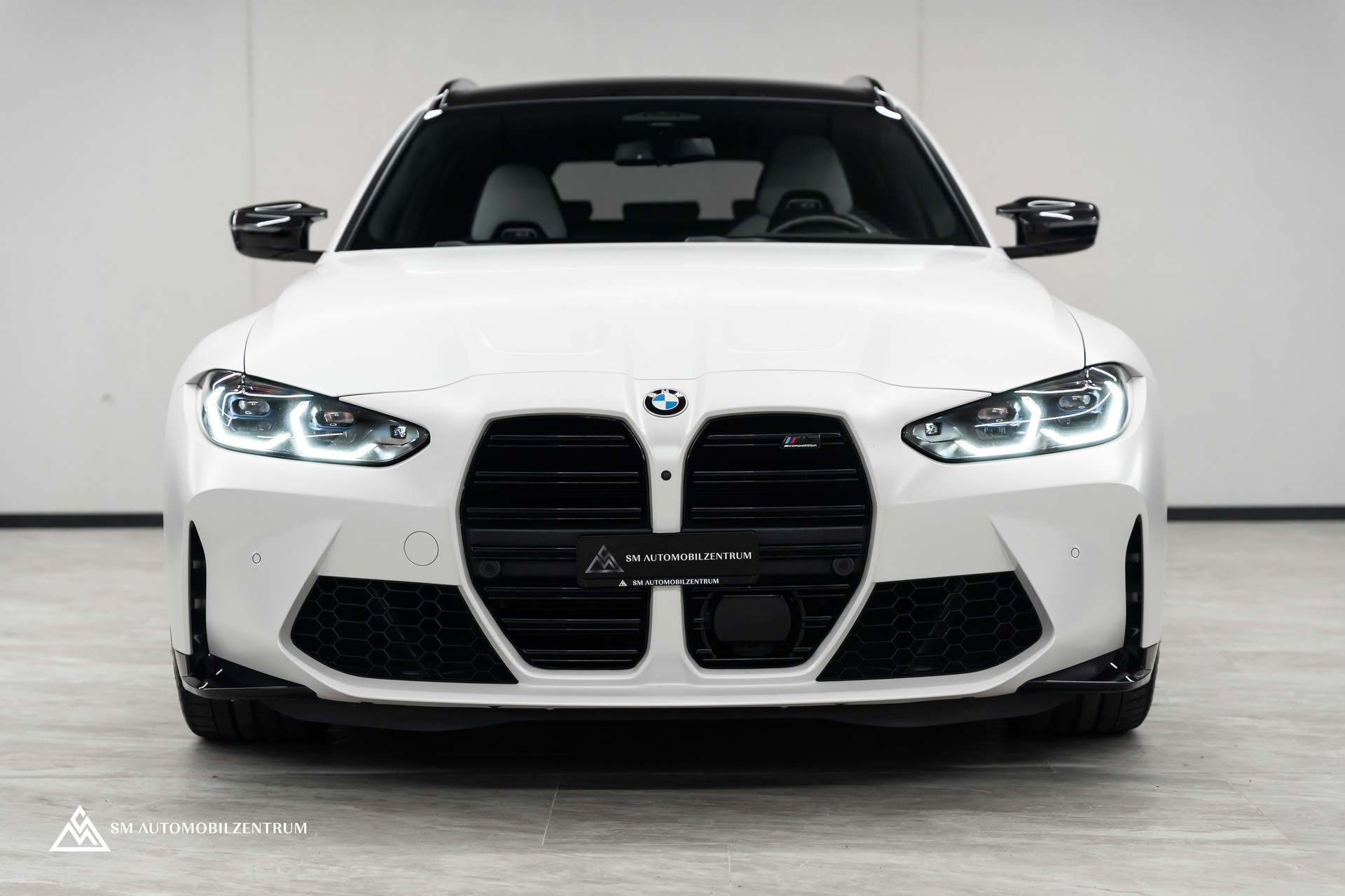 BMW M3 Competition xDrive Touring / Frozen White / Head-Up / 360° / Laserlight-showroom-element-1