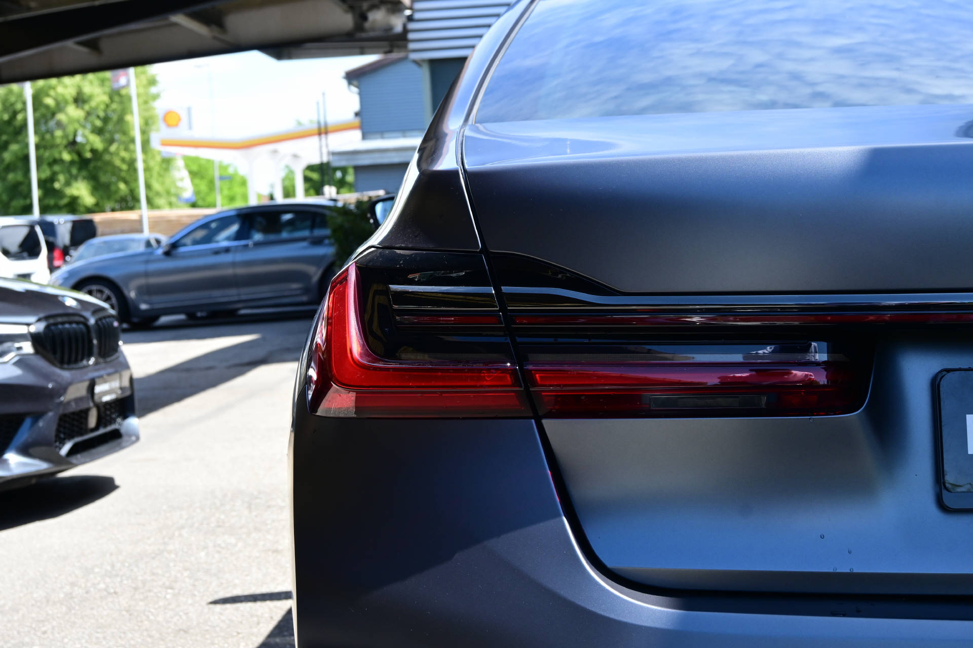 BMW 740d xDrive *M-Sport*Frozen Dark Grey Lackierung*Individual*-image-7