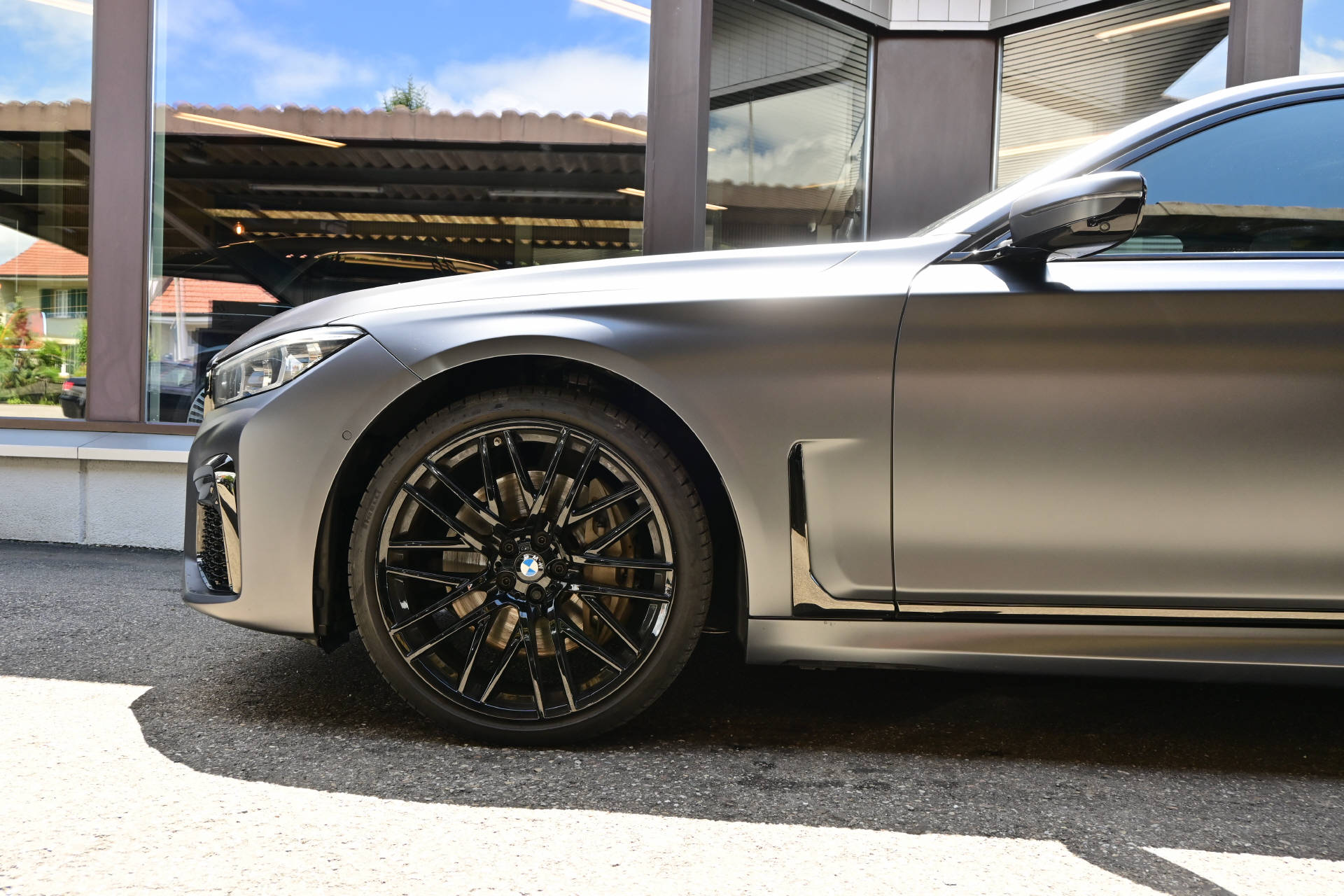 BMW 740d xDrive *M-Sport*Frozen Dark Grey Lackierung*Individual*-image-4