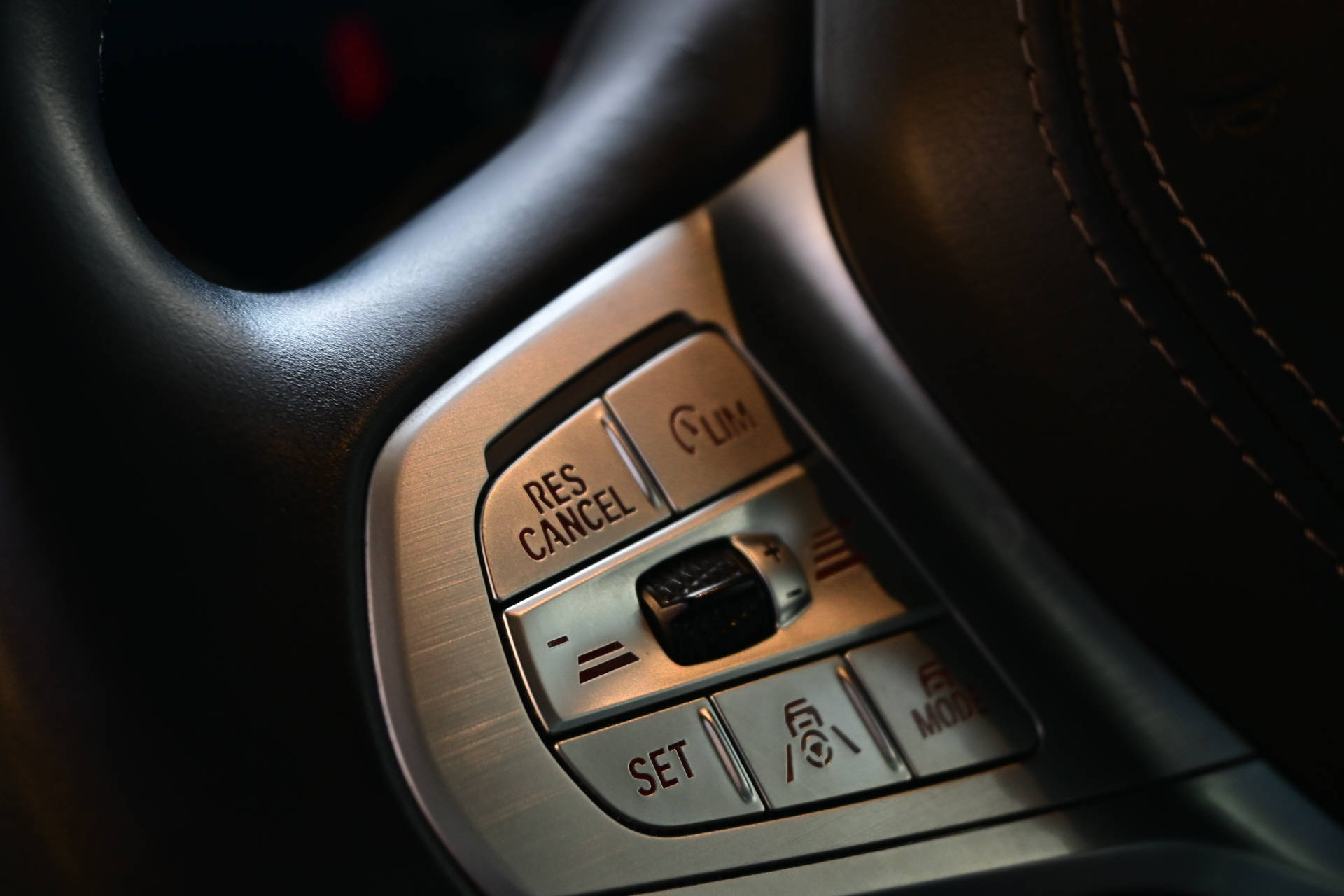 BMW 740d xDrive *M-Sport*Frozen Dark Grey Lackierung*Individual*-image-15
