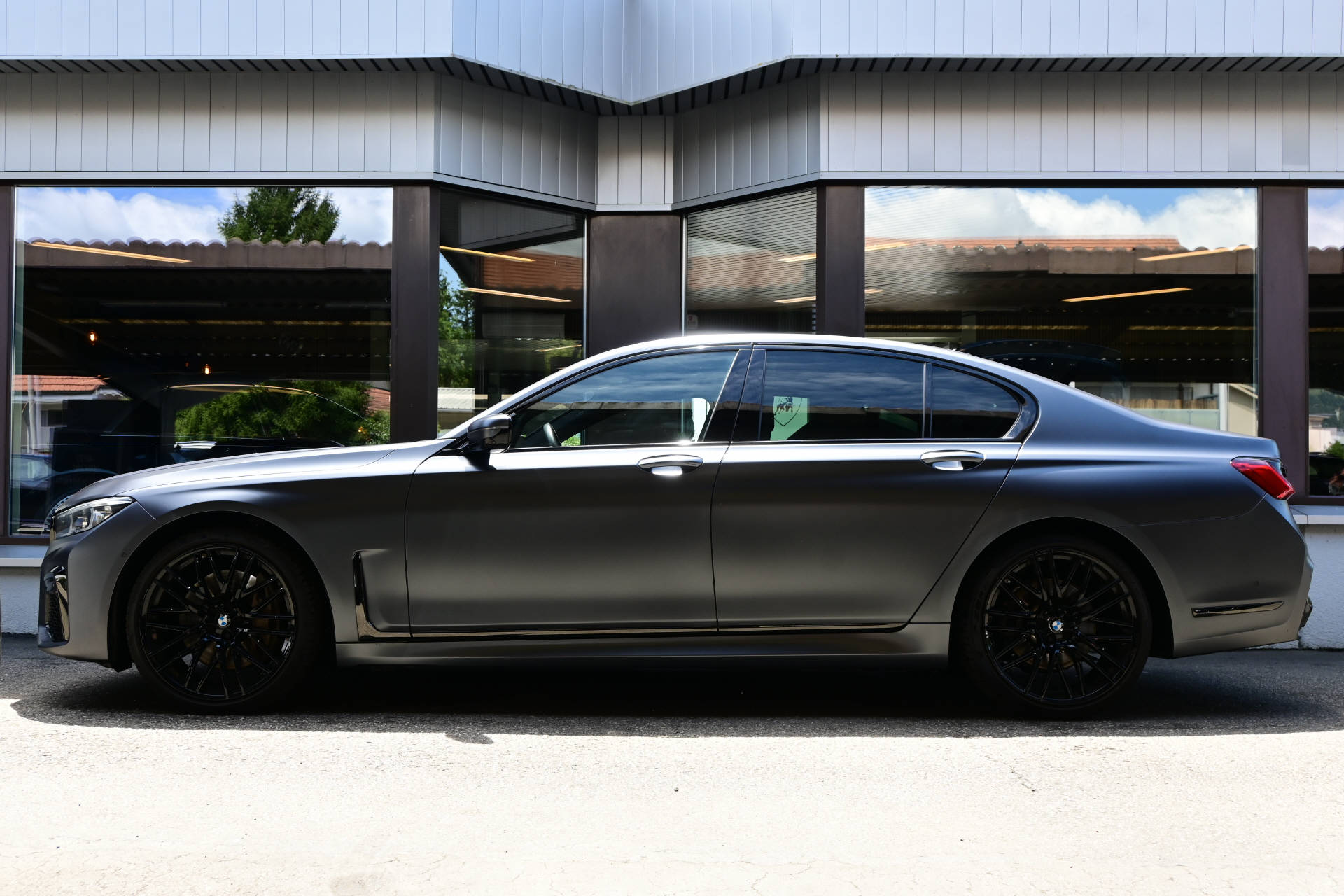 BMW 740d xDrive *M-Sport*Frozen Dark Grey Lackierung*Individual*-image-5