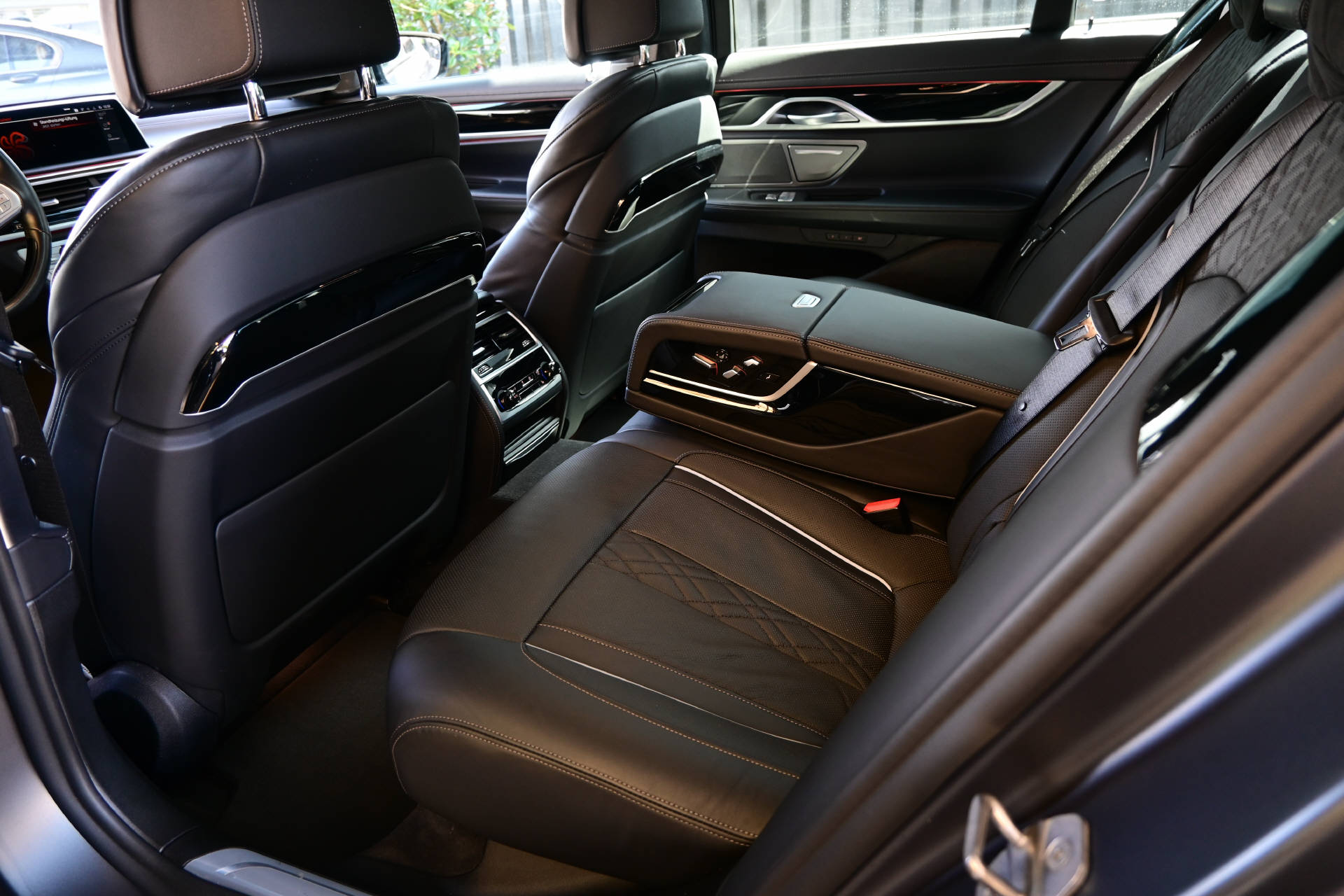 BMW 740d xDrive *M-Sport*Frozen Dark Grey Lackierung*Individual*-image-25