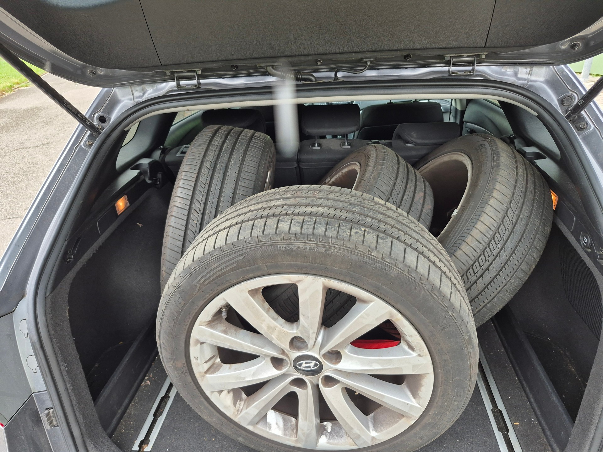 HYUNDAI i40 Wagon 1.7 CRDI Style Automatic-image-5