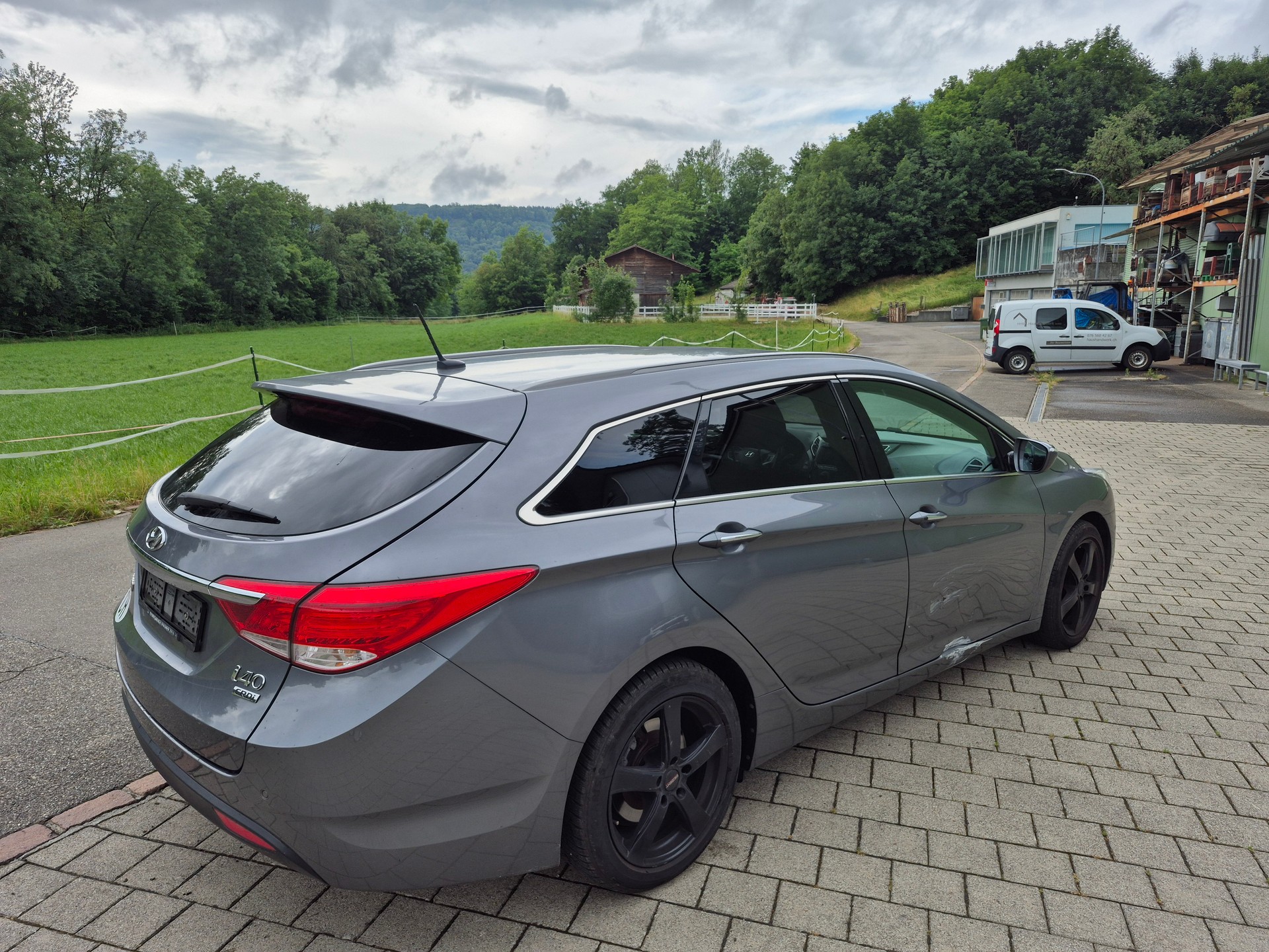 HYUNDAI i40 Wagon 1.7 CRDI Style Automatic-image-4