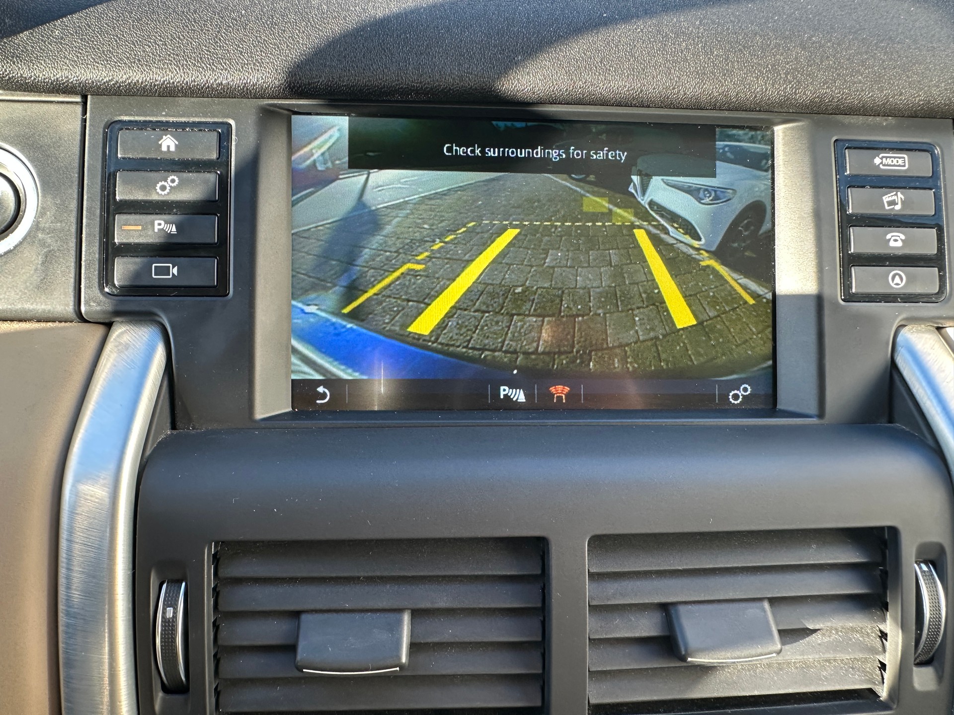 LAND ROVER Discovery Sport 2.0 TD4 HSE AT9-image-13