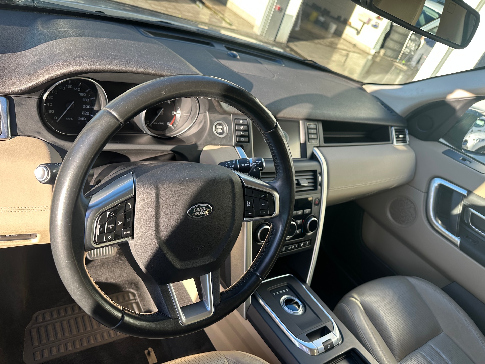 LAND ROVER Discovery Sport 2.0 TD4 HSE AT9-image-9