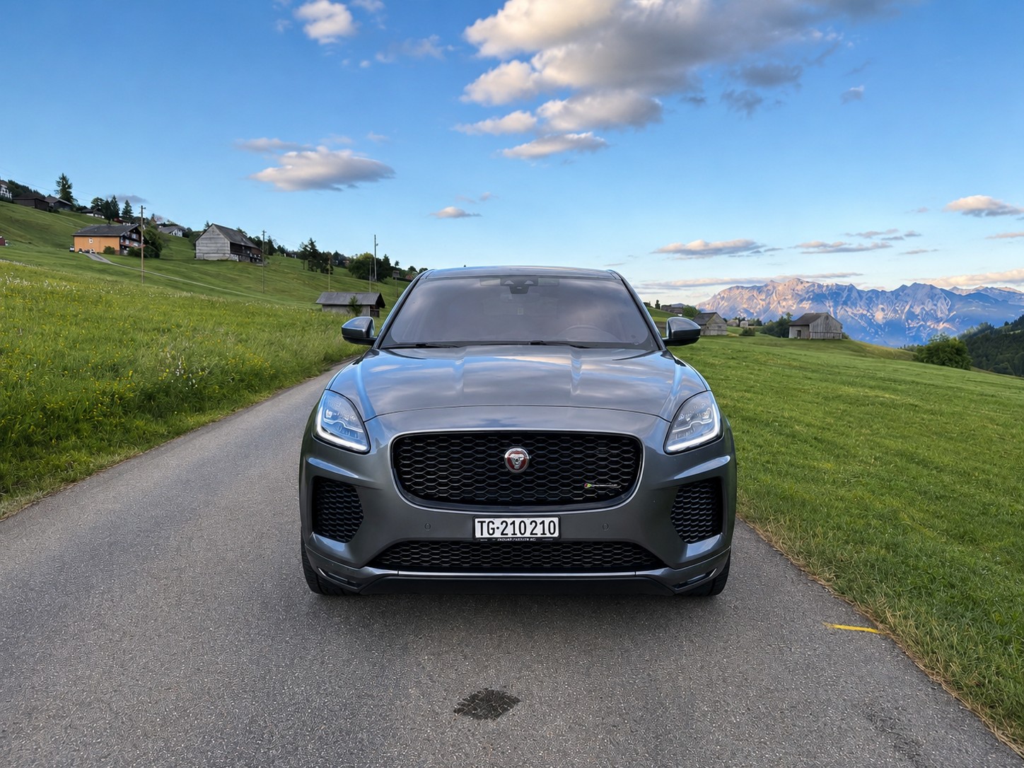 JAGUAR 2.0 D 180 R-Dynamic HSE AWD-image-4