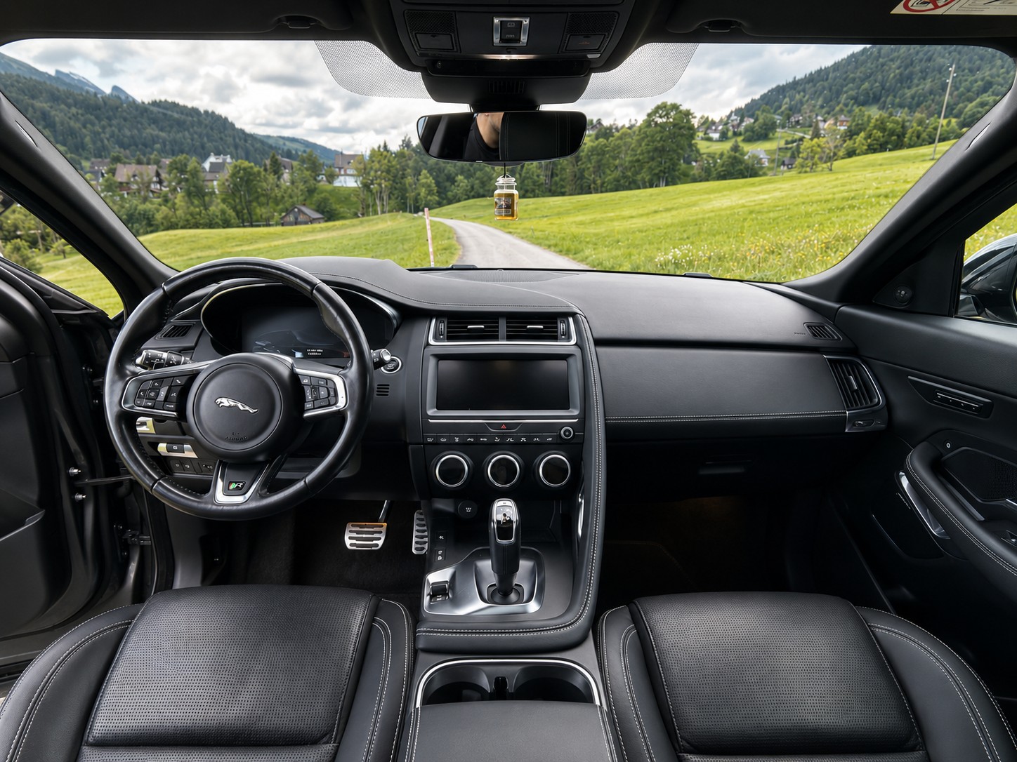 JAGUAR 2.0 D 180 R-Dynamic HSE AWD-image-6
