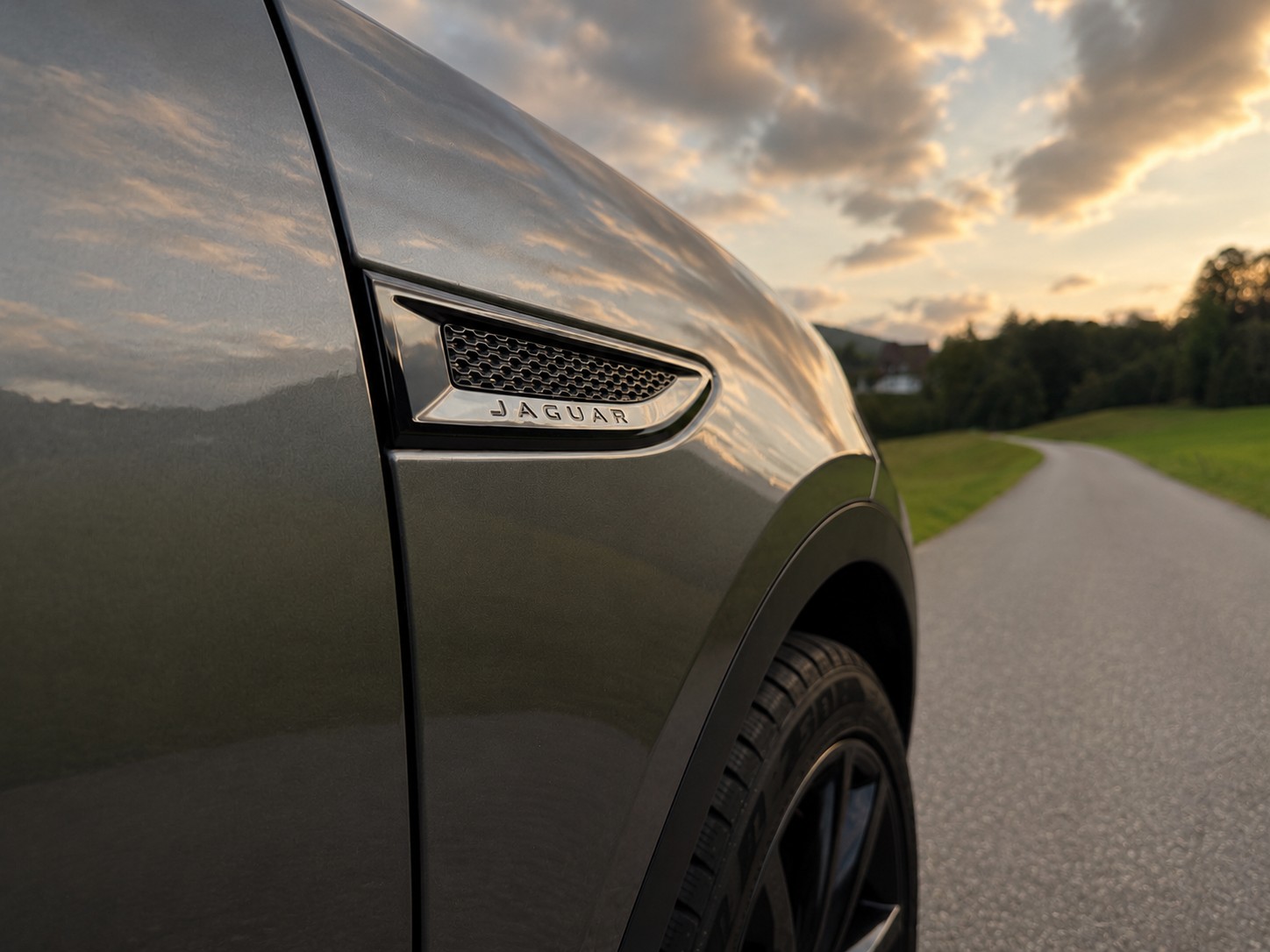 JAGUAR 2.0 D 180 R-Dynamic HSE AWD-image-3