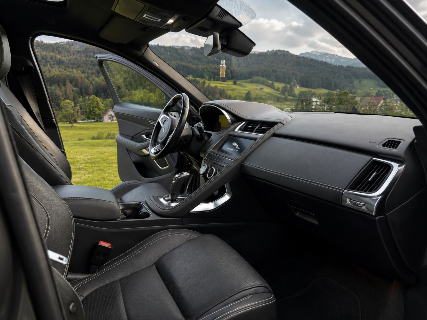 JAGUAR 2.0 D 180 R-Dynamic HSE AWD-image-7