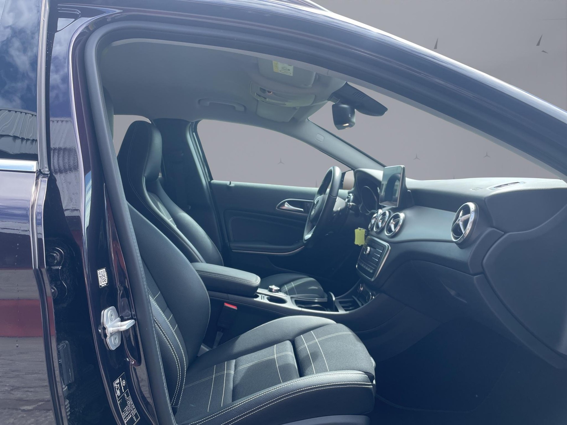 MERCEDES-BENZ GLA 200 d Urban 4M-image-16
