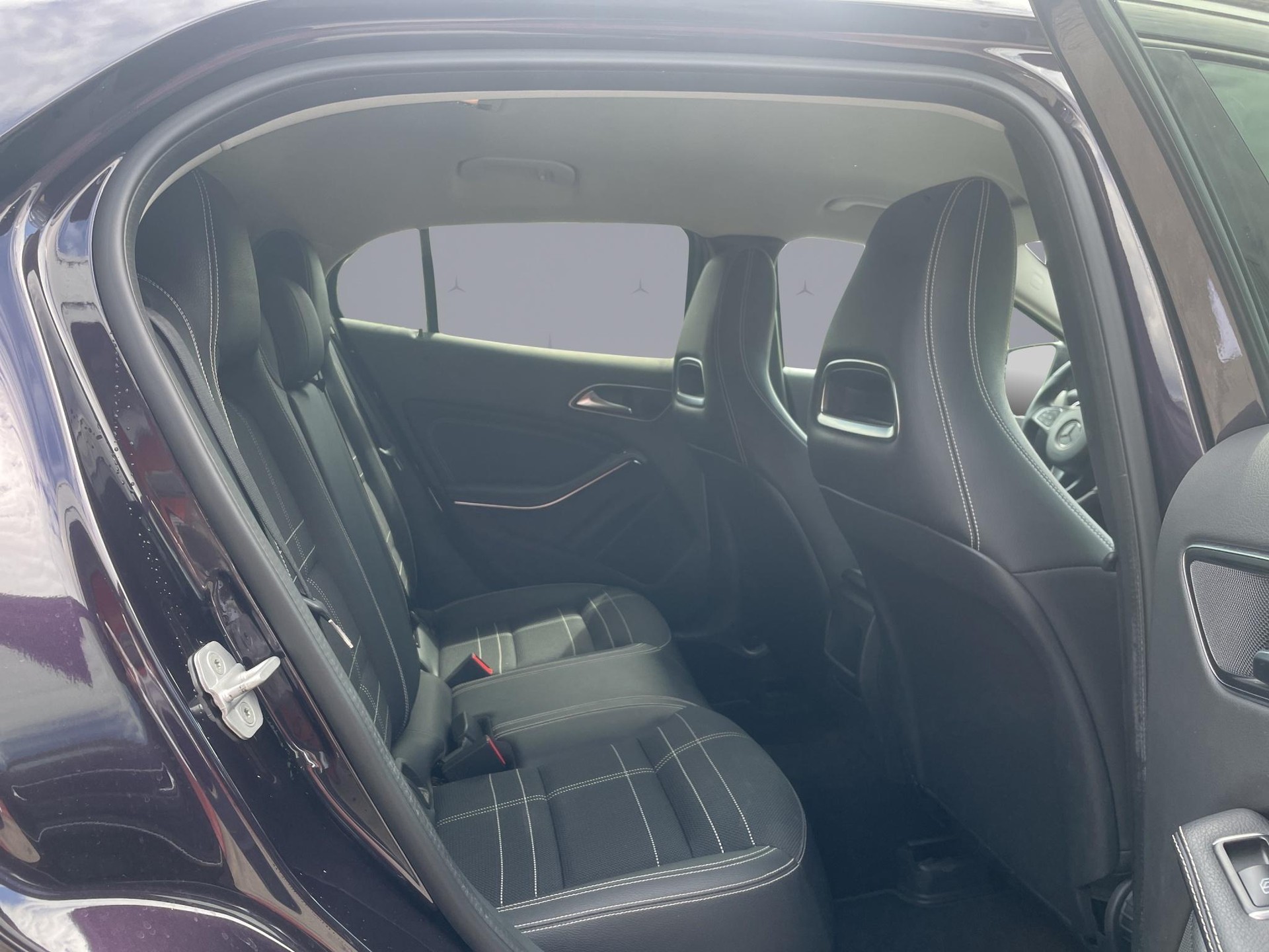 MERCEDES-BENZ GLA 200 d Urban 4M-image-17